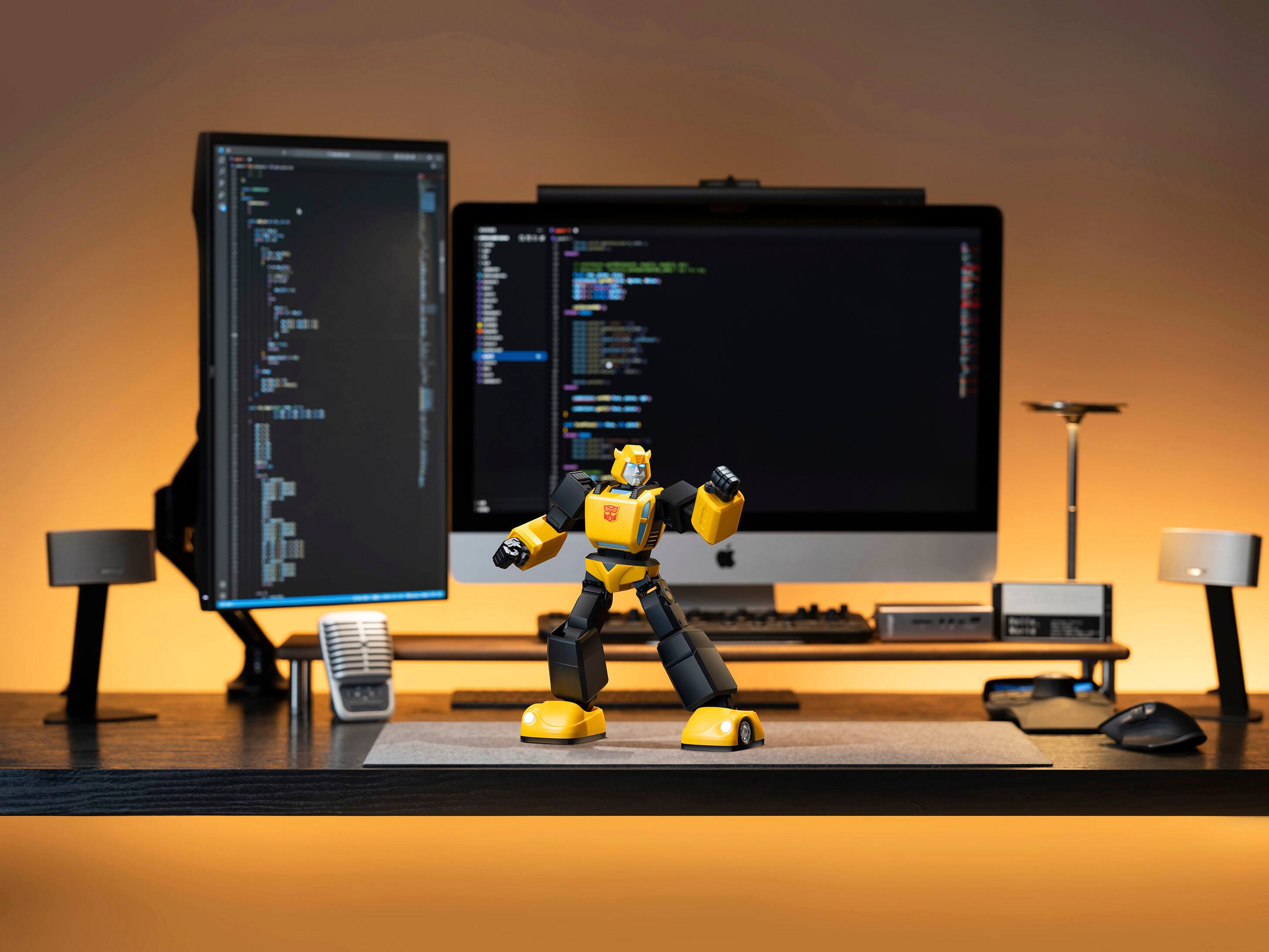 Alt View 24. Robosen - Transformers Bumble Bee Performance G1 - Yellow.