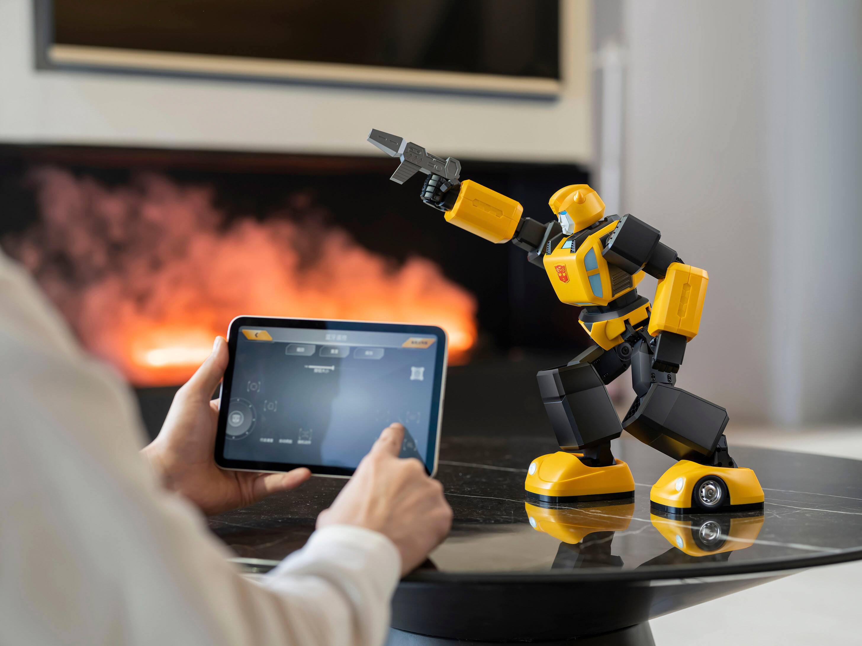 Alt View 25. Robosen - Transformers Bumble Bee Performance G1 - Yellow.