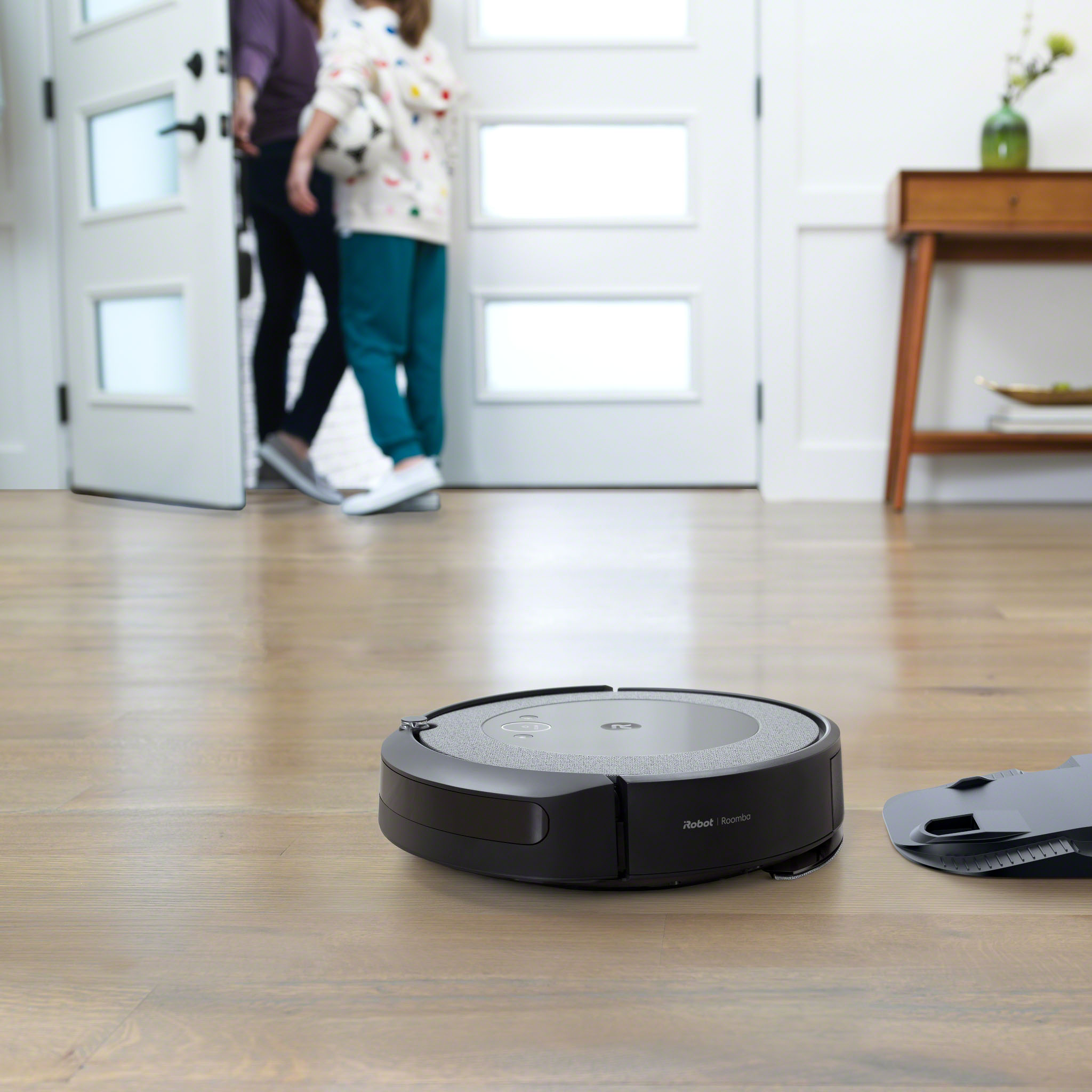 iRobot's Roomba Combo j7+ vacuum and mop is $200 off right now