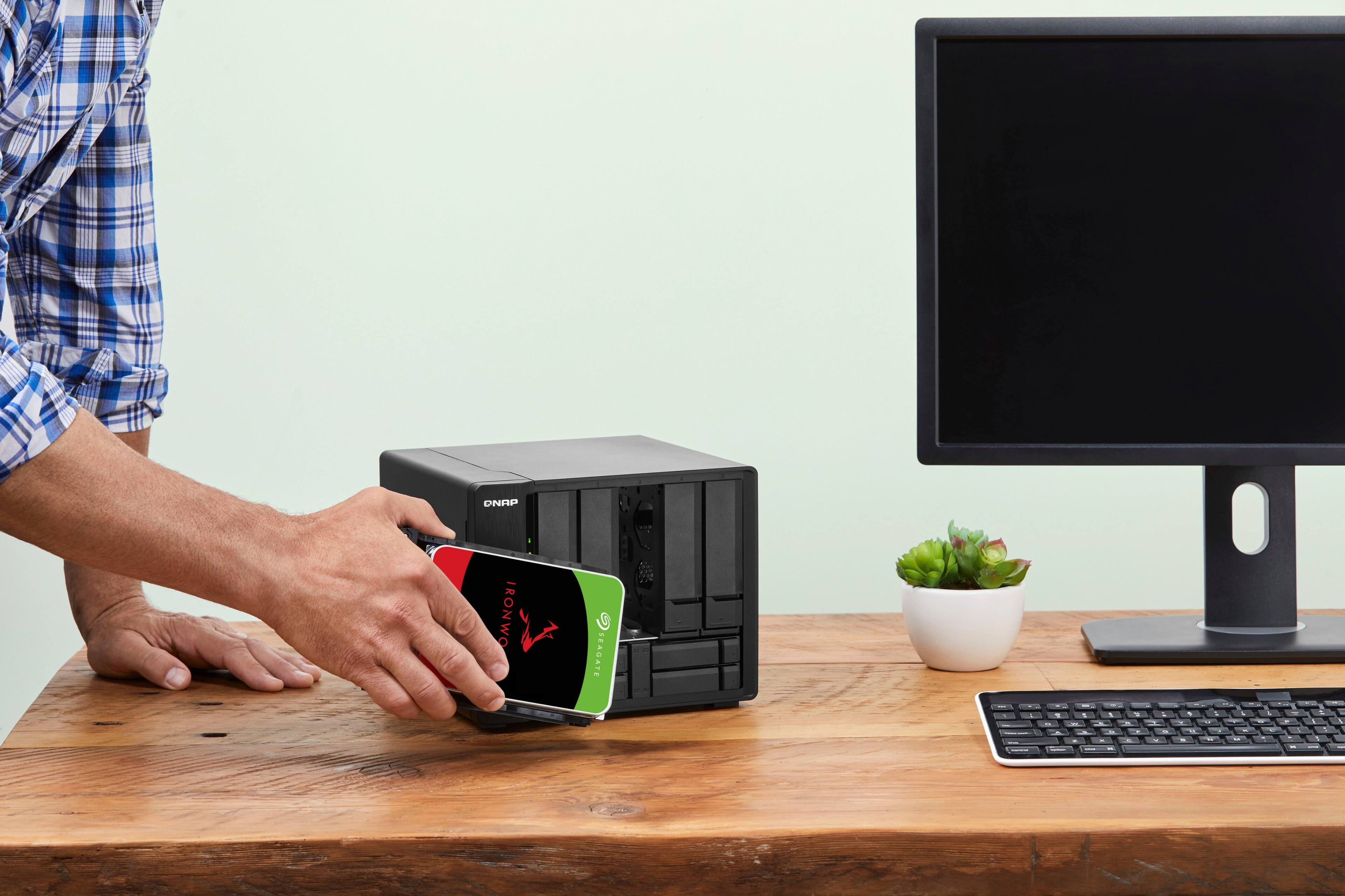 Alt View 17. Seagate - IronWolf Pro 16TB Internal SATA NAS Hard Drive with Rescue Data Recovery Services - Red.