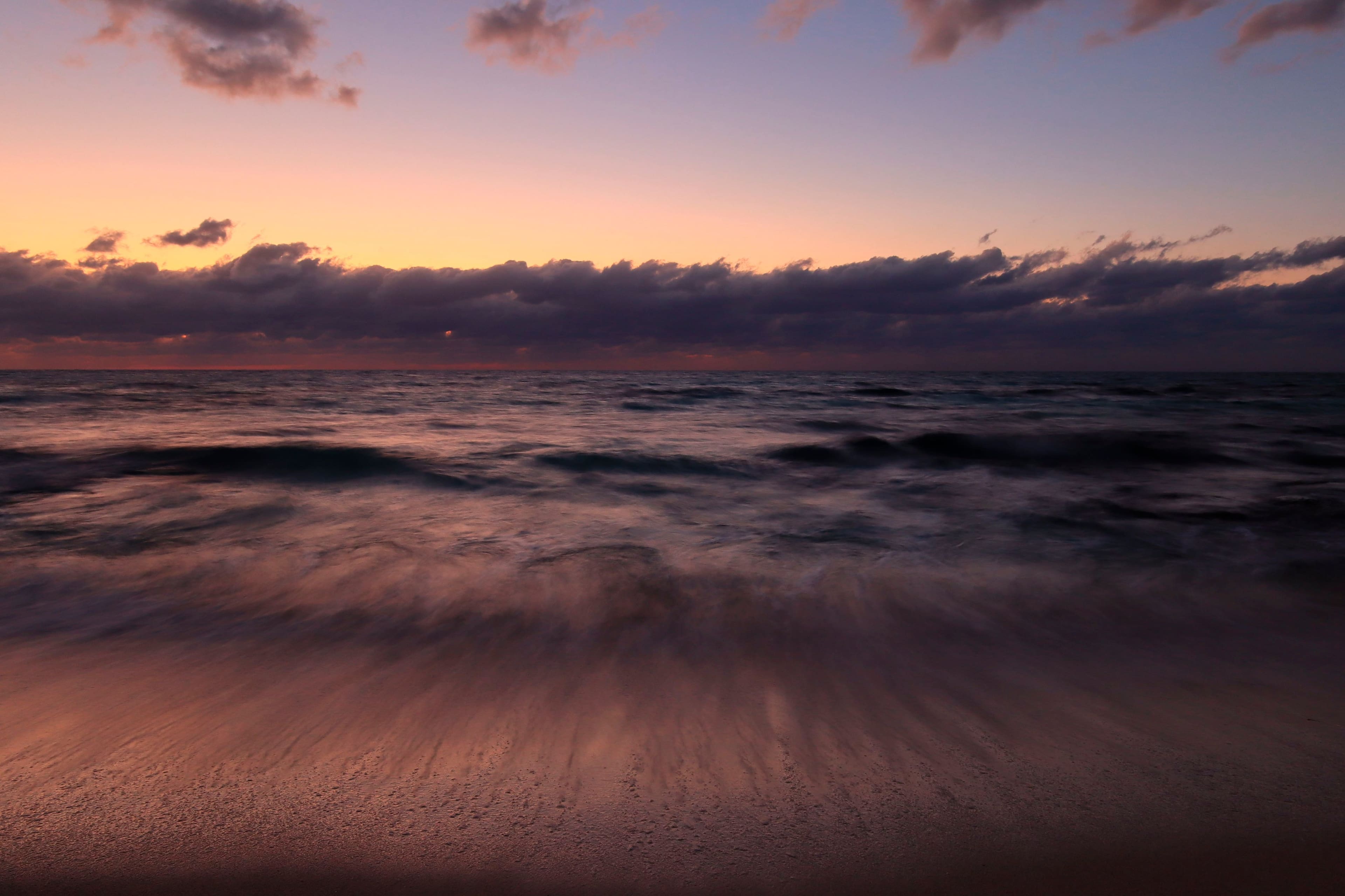 Alt View 31. Canon - EOS R100 4K Video Mirrorless Camera (Body Only) - Black.