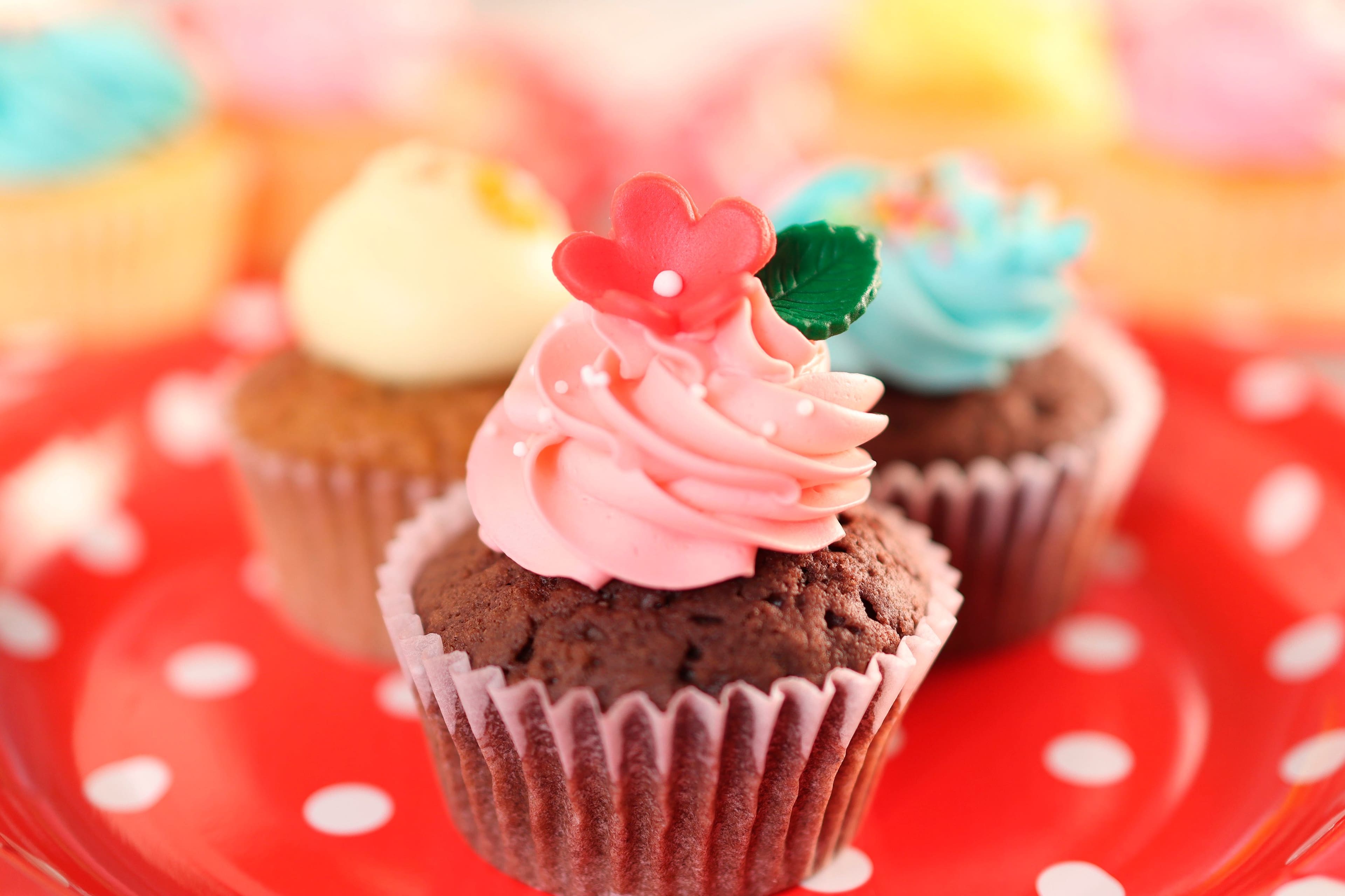 Alt View 34. Canon - EOS R100 4K Video Mirrorless Camera 2 Lens Kit with RF-S 18-45mm and RF-S 55-210mm Lenses - Black.