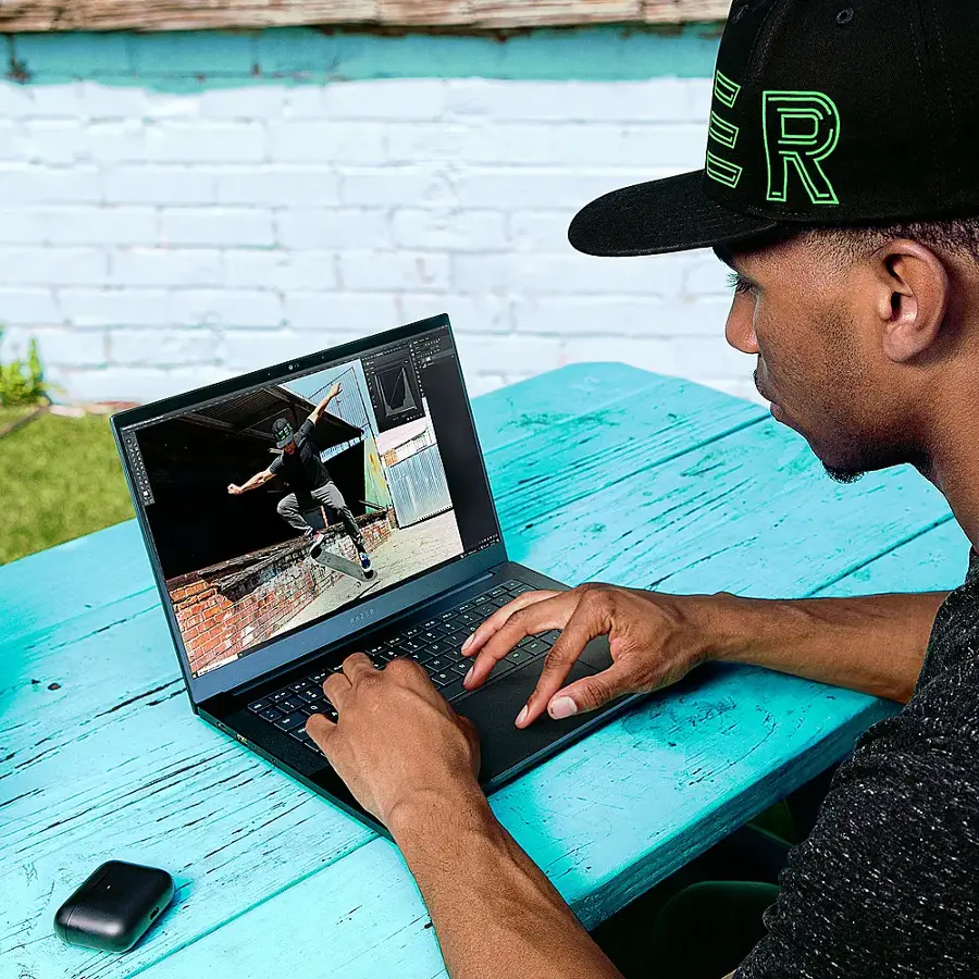 Alt View 12. Razer - Blade 14 - 14" Gaming Laptop - QHD 240Hz -AMD Ryzen 9 7940HS - NVIDIA GeForce RTX 4060 -16GB  RAM - 1TB SSD - Black.