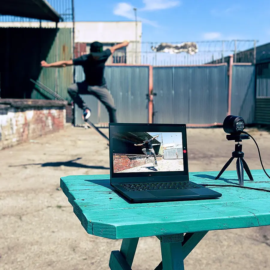 Alt View 13. Razer - Blade 14 - 14" Gaming Laptop - QHD 240Hz -AMD Ryzen 9 7940HS - NVIDIA GeForce RTX 4060 -16GB  RAM - 1TB SSD - Black.