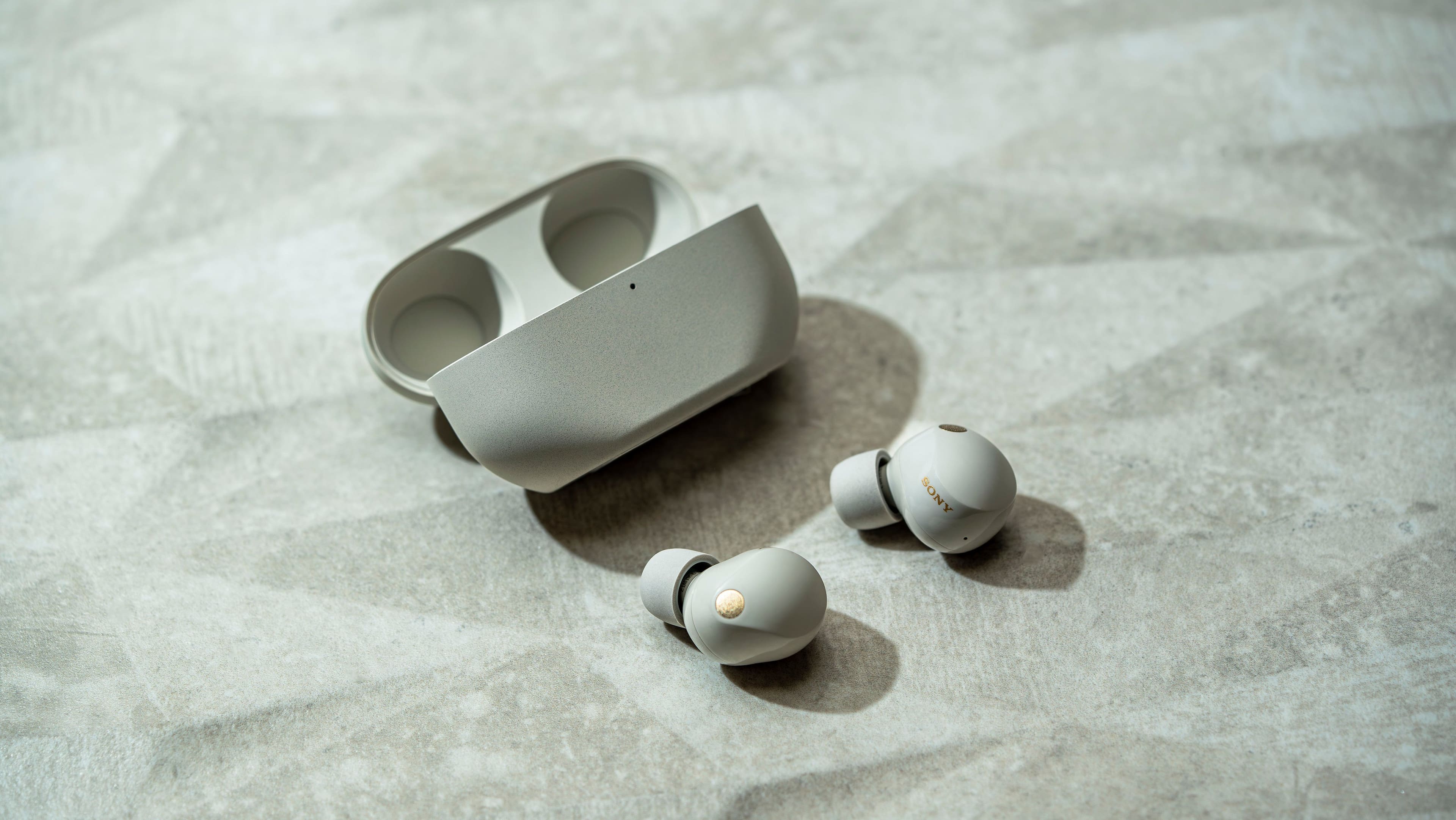Alt View 14. Sony - WF1000XM5 True Wireless Noise Cancelling Earbuds - Silver.