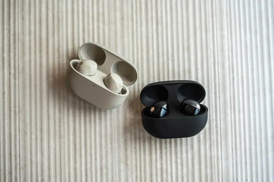 Alt View 16. Sony - WF1000XM5 True Wireless Noise Cancelling Earbuds - Black.