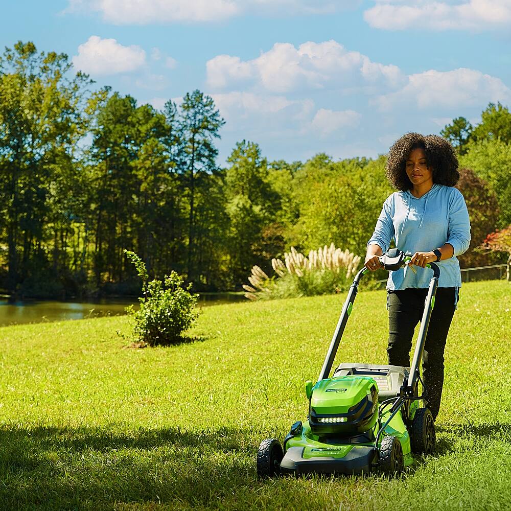 Alt View 31. Greenworks - 80V 21” Cordless Self-Propelled Lawn Mower with (2) 4.0 Ah Batteries and Dual-Port Charger - Green.