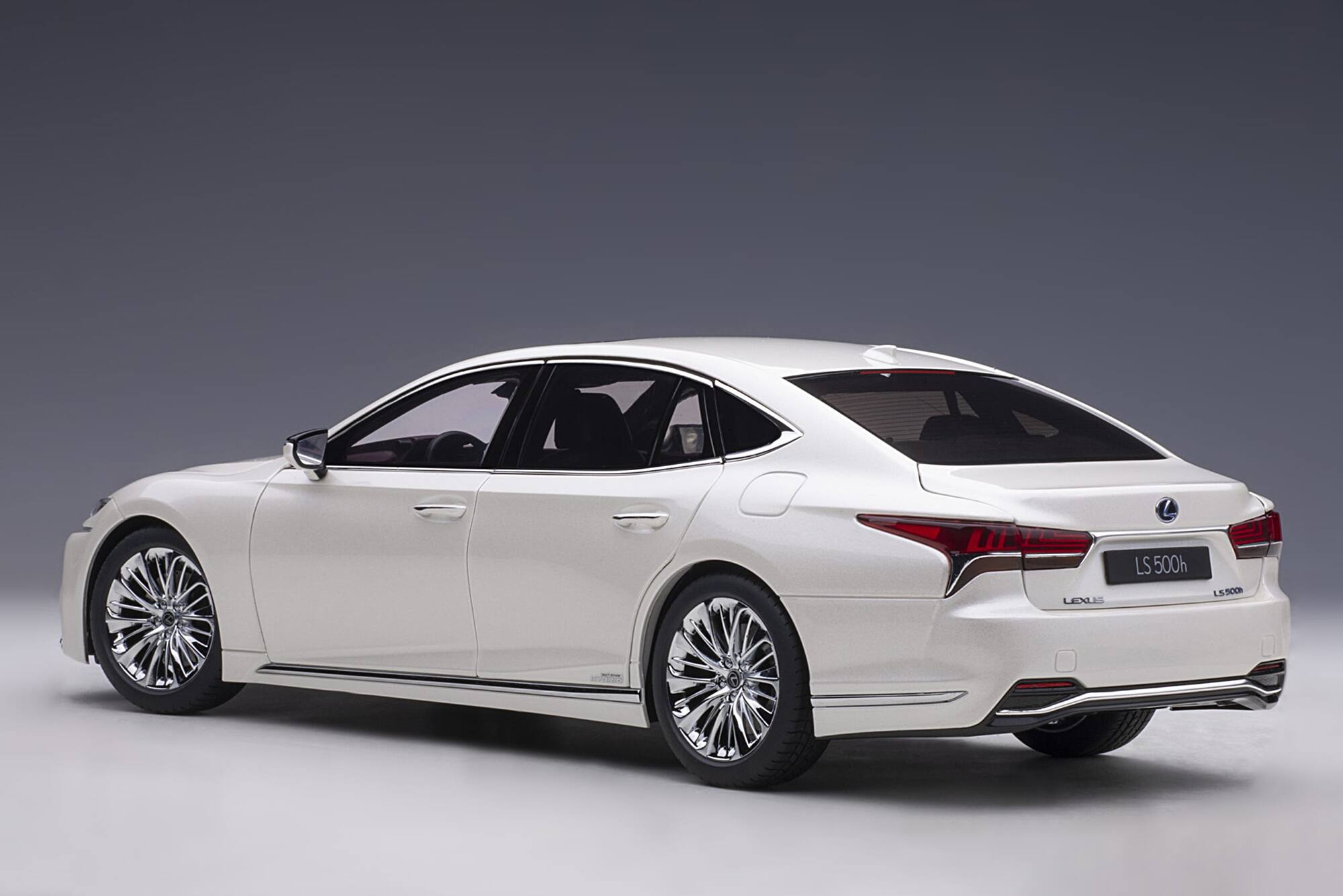 LEXUS LS 500h L5500