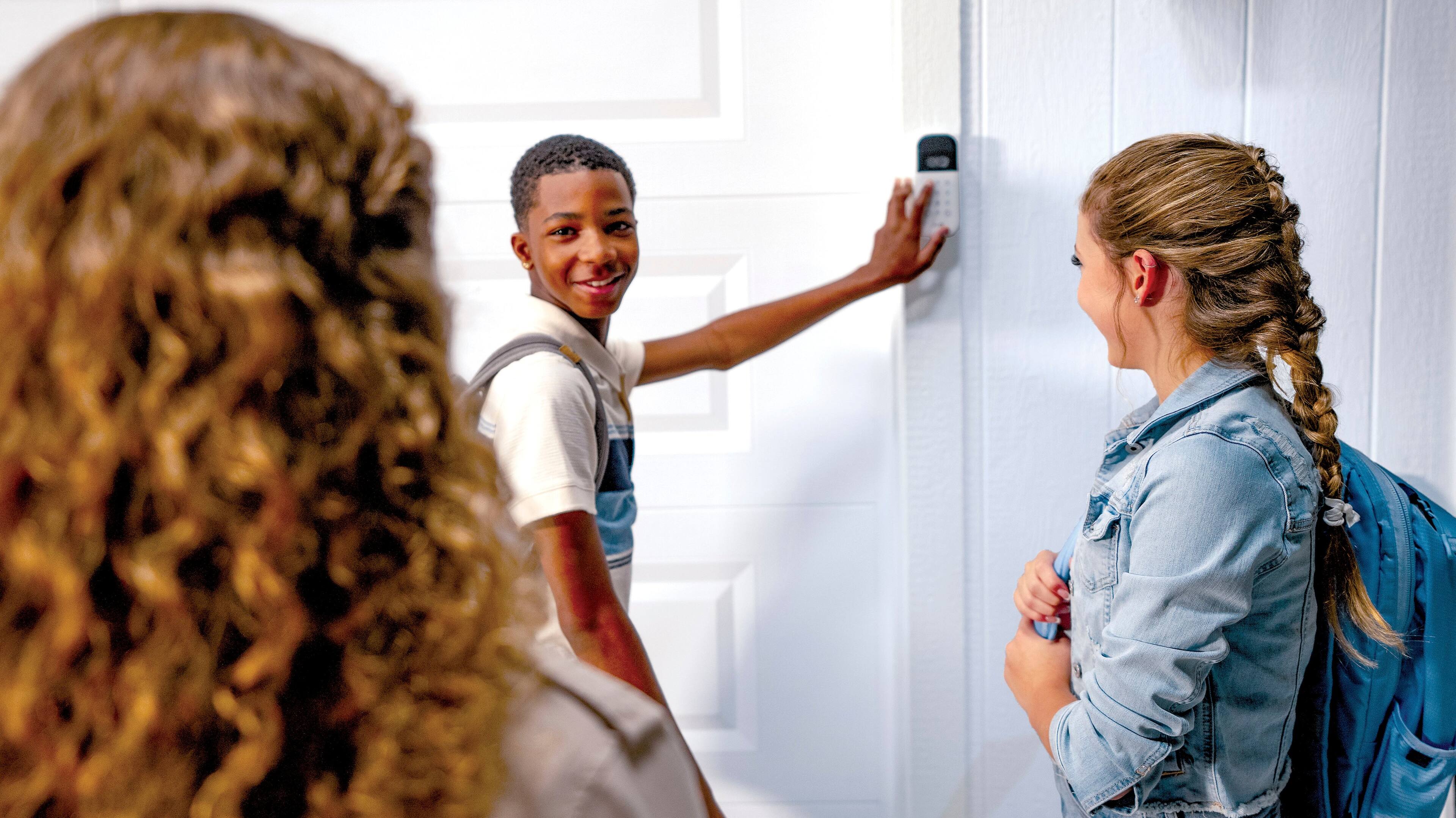 Alt View 17. Chamberlain - MyQ Smart Garage Video Keypad – Battery Operated - White.