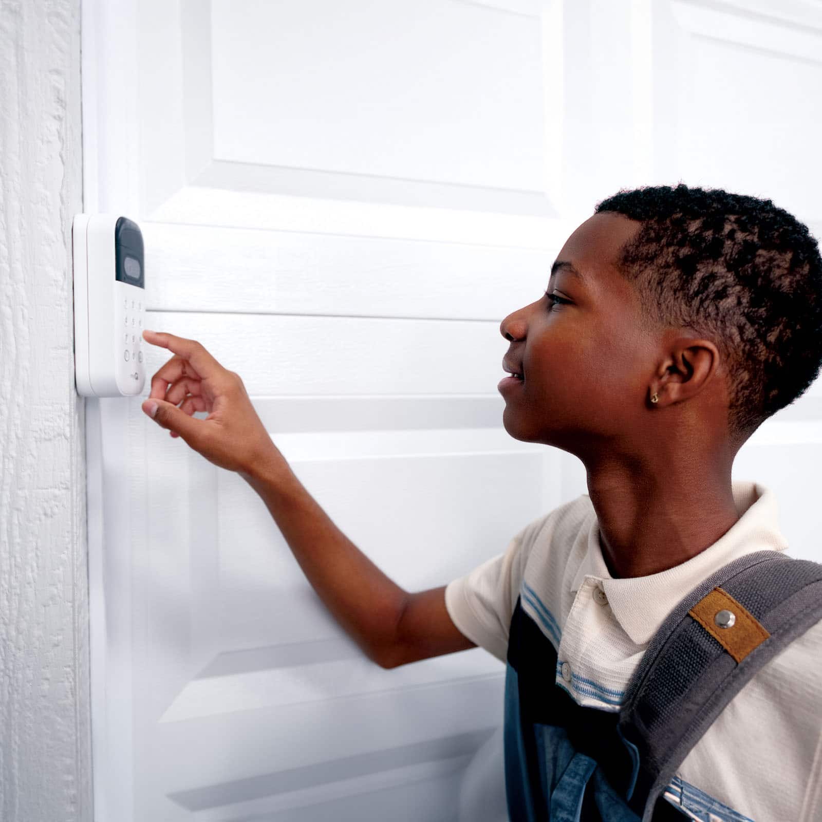 Alt View 40. Chamberlain - MyQ Smart Garage Video Keypad – Battery Operated - White.