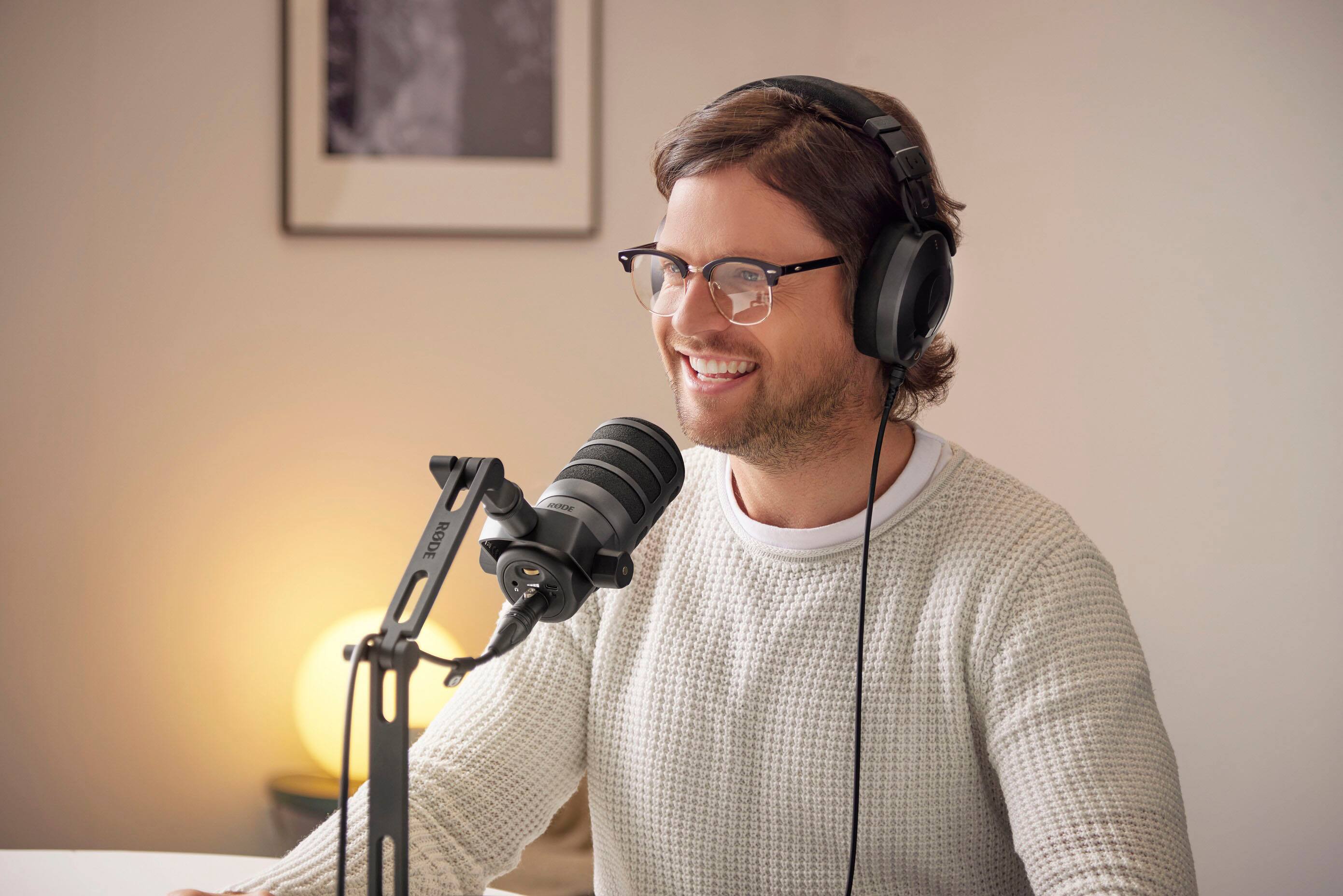 Alt View 23. RØDE - PodMic USB - Versatile Dynamic Broadcast Microphone - Black.