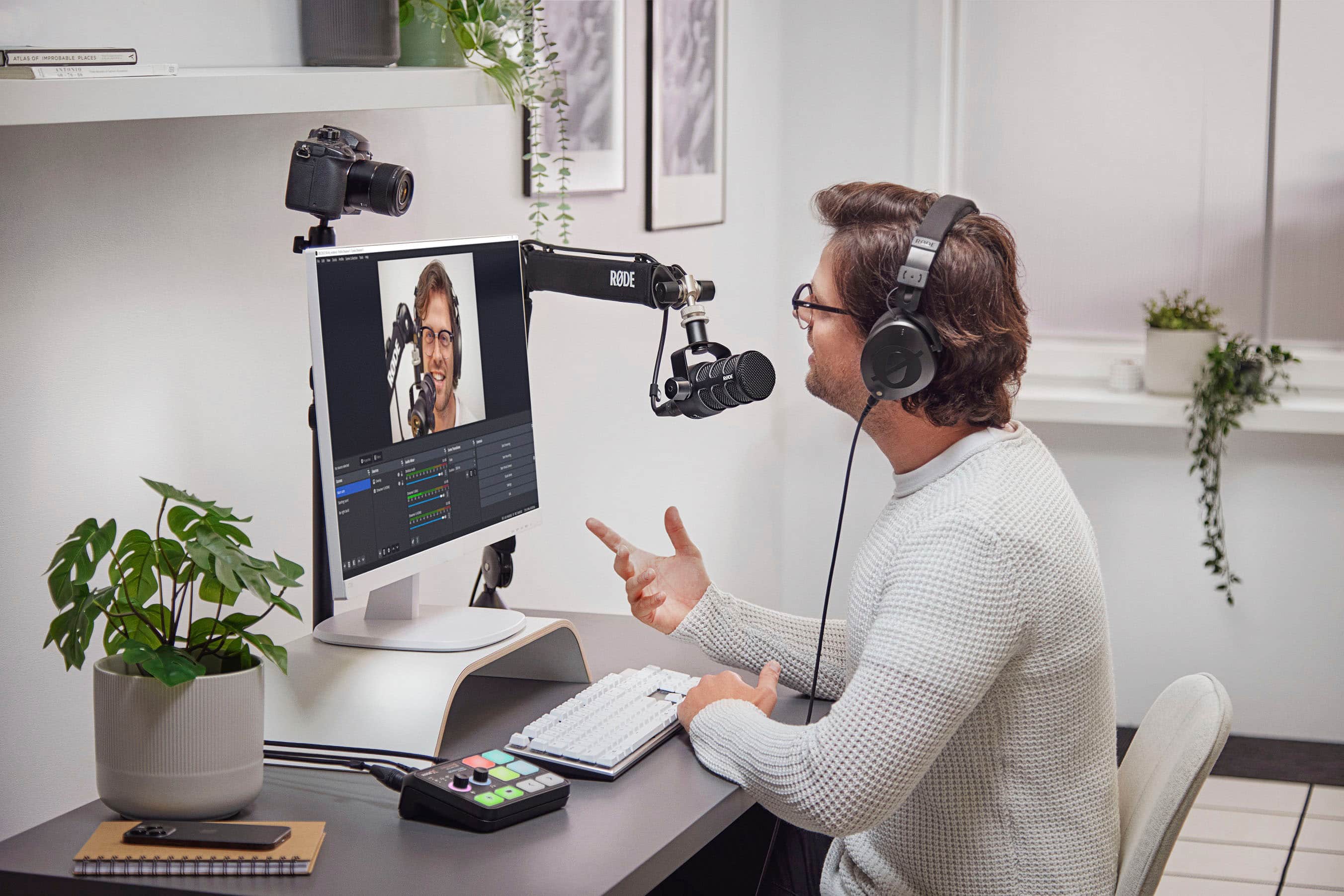 Alt View 25. RØDE - PodMic USB - Versatile Dynamic Broadcast Microphone - Black.