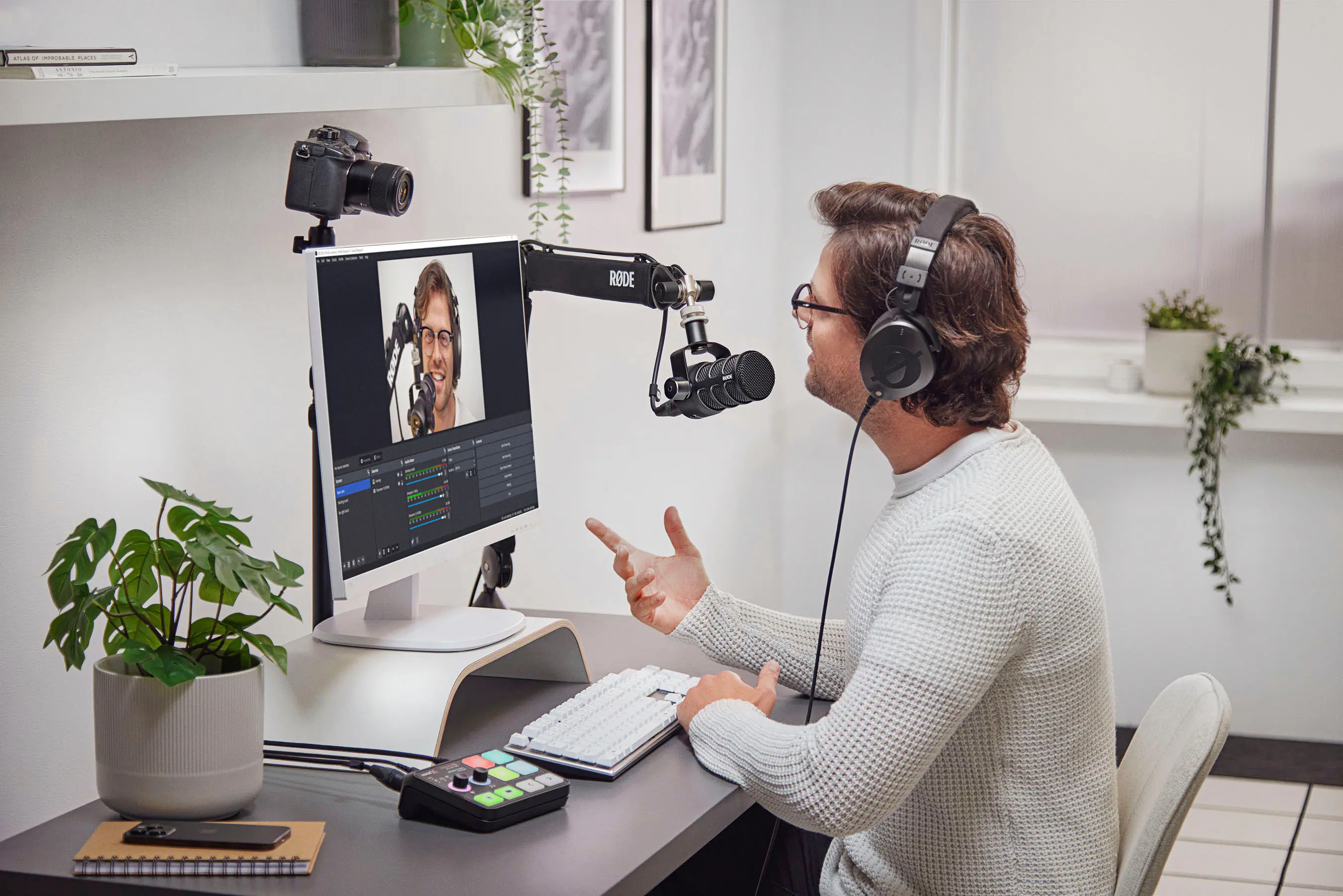 Alt View 25. RØDE - PodMic USB - Versatile Dynamic Broadcast Microphone - Black.