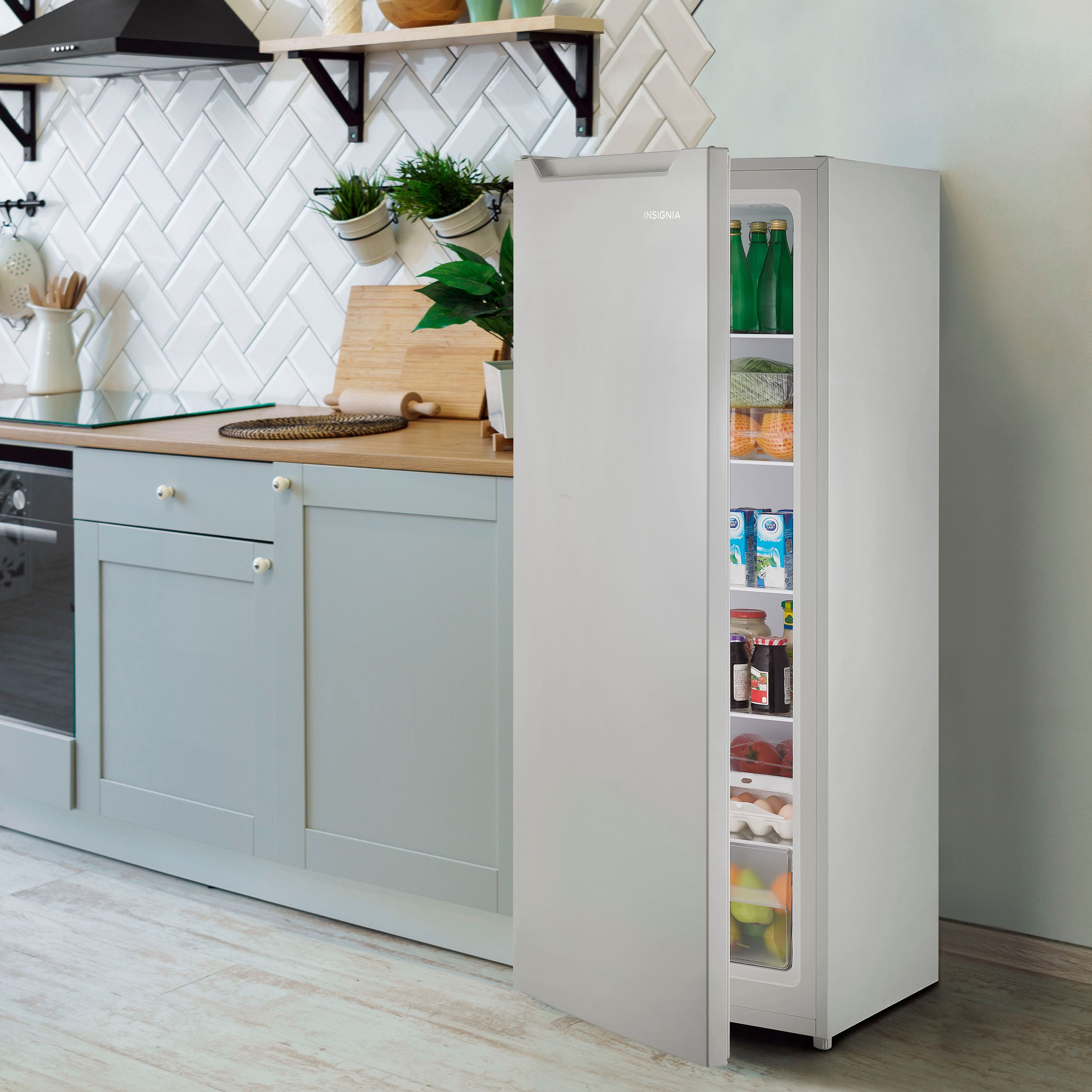 Alt View 11. Insignia™ - 7 Cu. Ft. Garage Ready Upright Convertible Freezer with ENERGY STAR Certification - White.