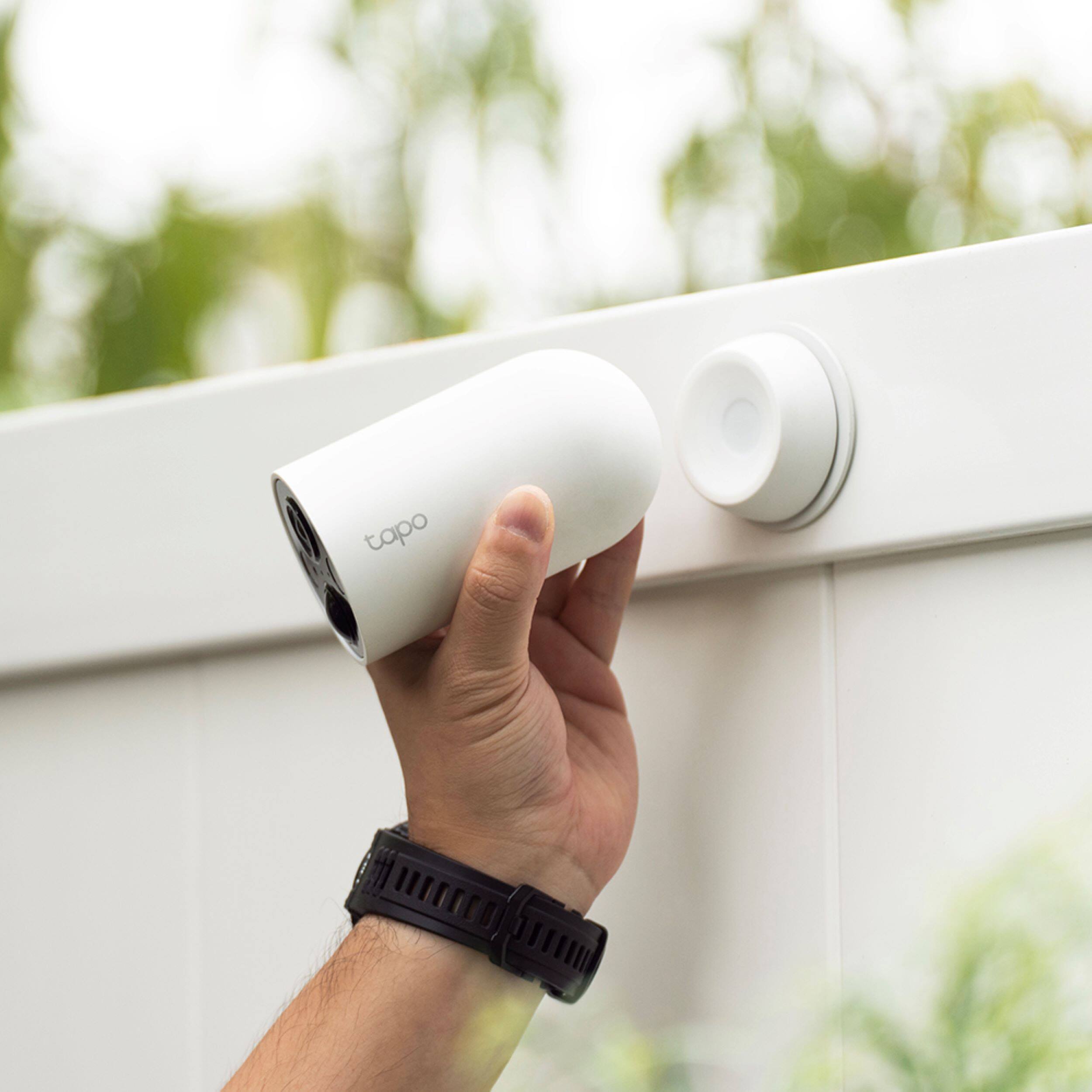 Alt View 23. TP-Link - Tapo Wire-Free Indoor/Outdoor 2K Smart Security Cameras, Magnetic Base (3-pack) No Fees - White.