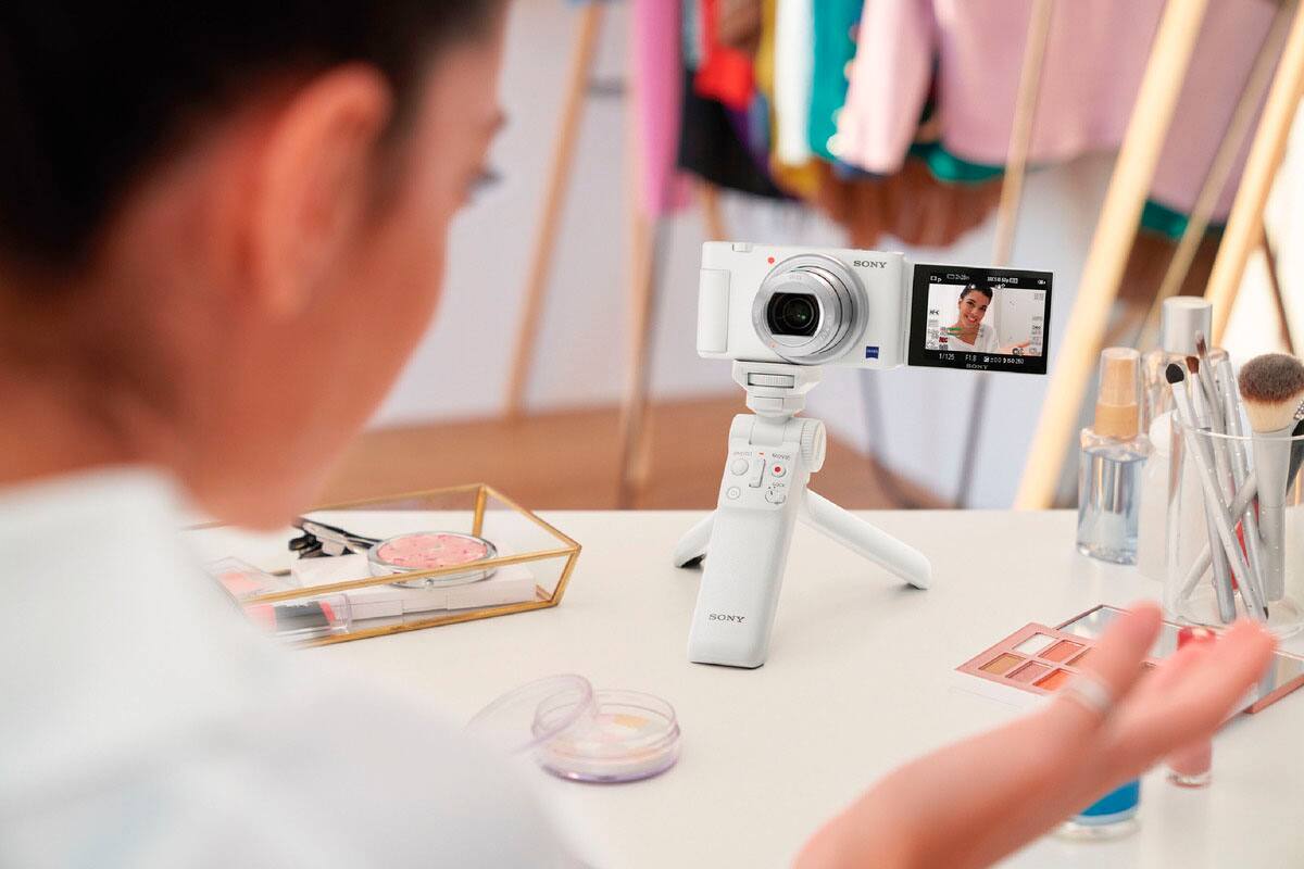 Alt View 16. Sony - GPVPT2BT/W Wireless Bluetooth Shooting Grip and Tripod - White.