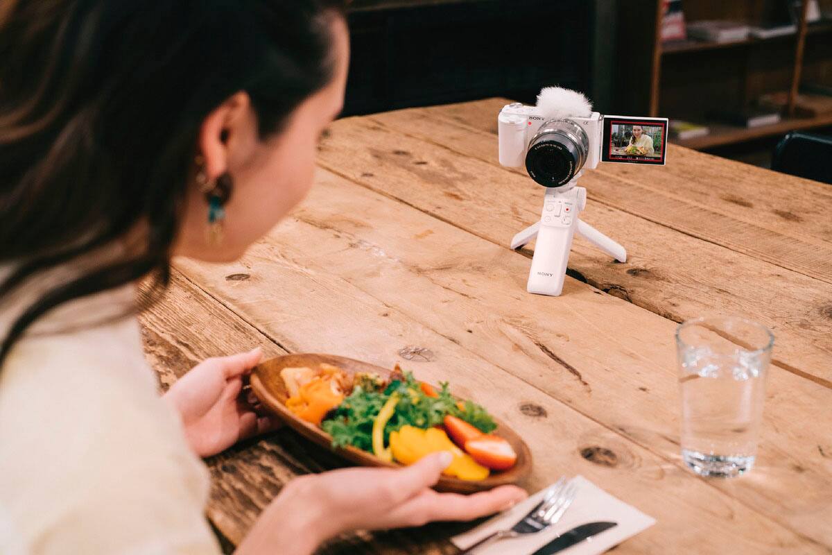 Alt View 18. Sony - GPVPT2BT/W Wireless Bluetooth Shooting Grip and Tripod - White.