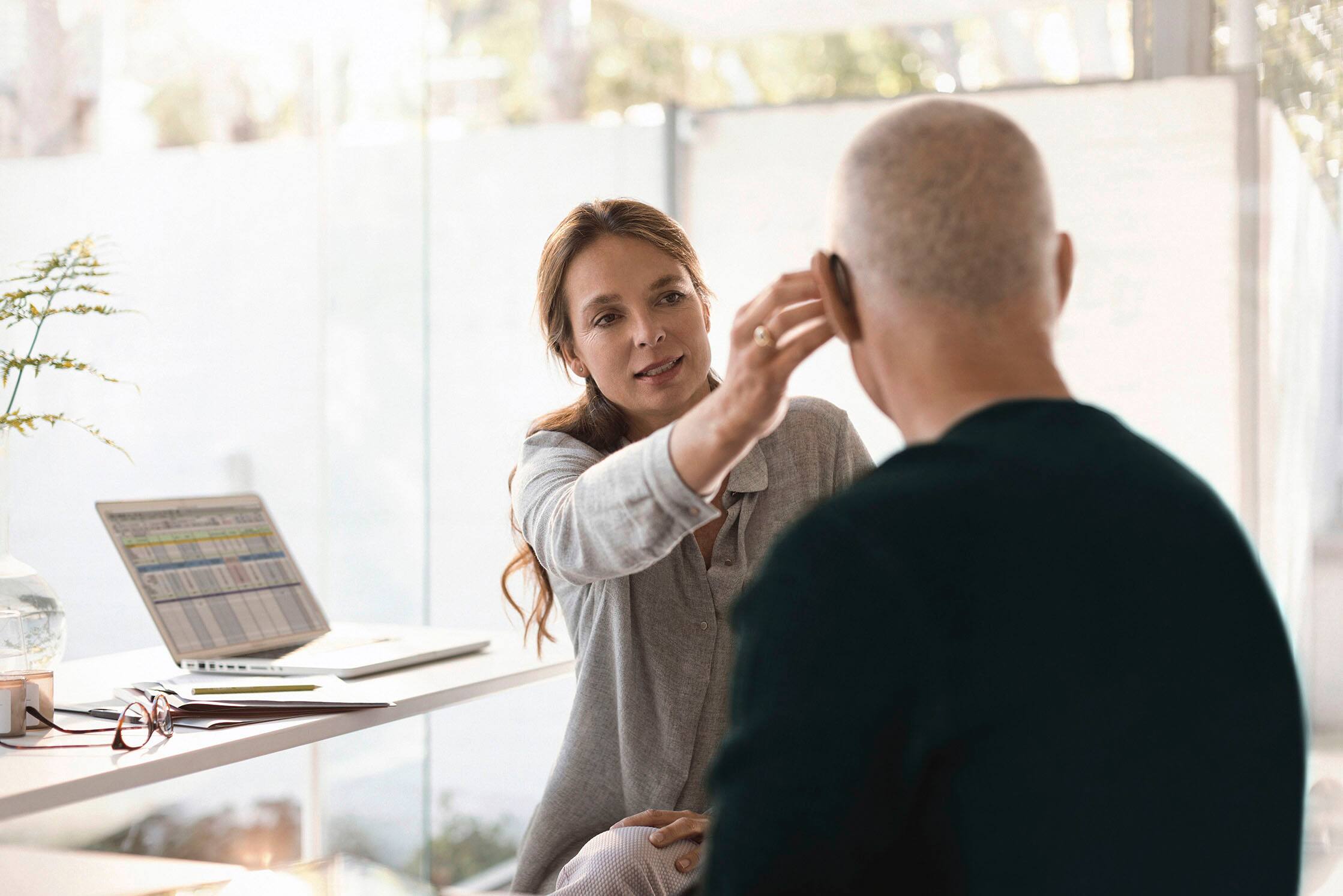 Alt View 26. Sennheiser - All-Day Clear Slim - OTC Self-Fitting Hearing Aid for Mild to Moderate Hearing Loss – All-Day Wear & Bluetooth - Gray.