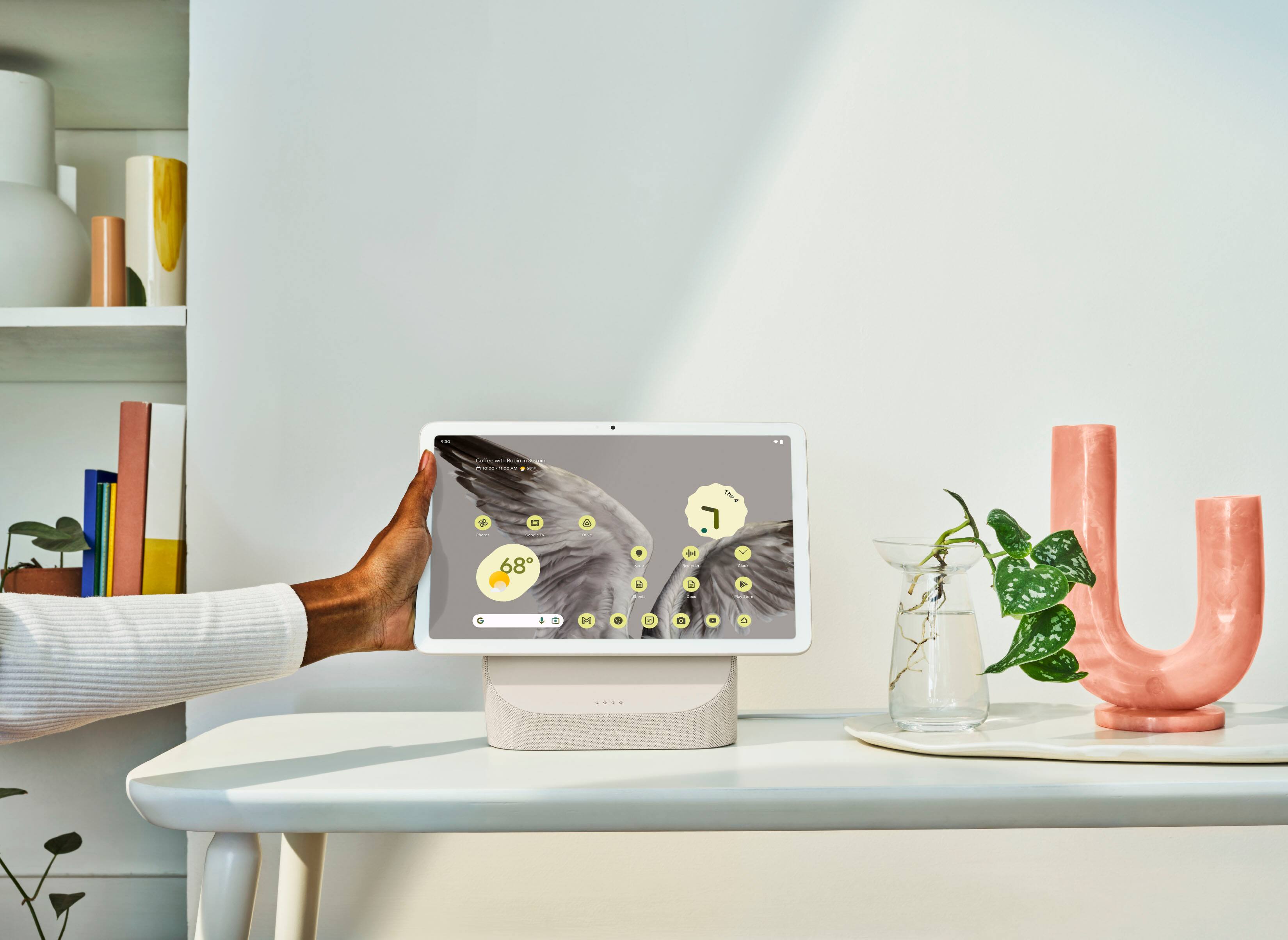 Alt View 17. Google - Geek Squad Certified Refurbished Pixel Tablet with Charging Speaker Dock - 11"  Android Tablet - 128GB - Wi-Fi - Porcelain.