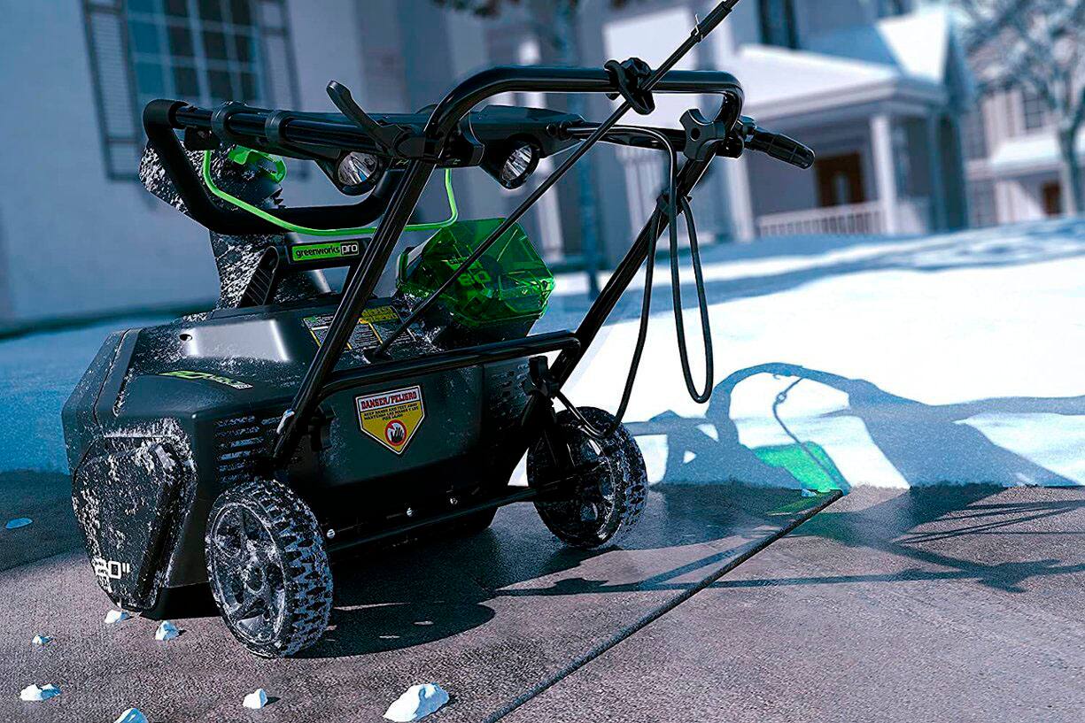 Alt View 14. Greenworks - 80V 20” Cordless Brushless Snow Blower with 4.0 Ah Battery and Rapid Charger - Green.