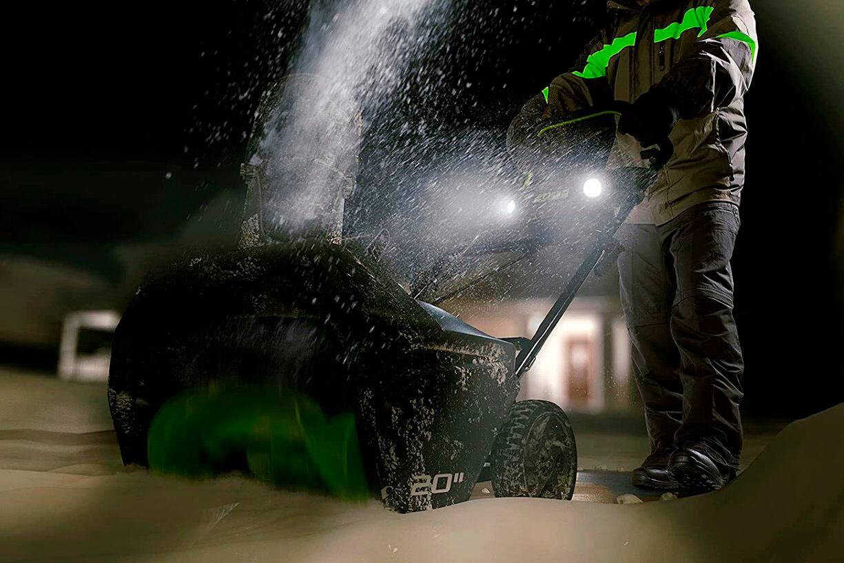Alt View 18. Greenworks - 80V 20” Cordless Brushless Snow Blower with 4.0 Ah Battery and Rapid Charger - Green.