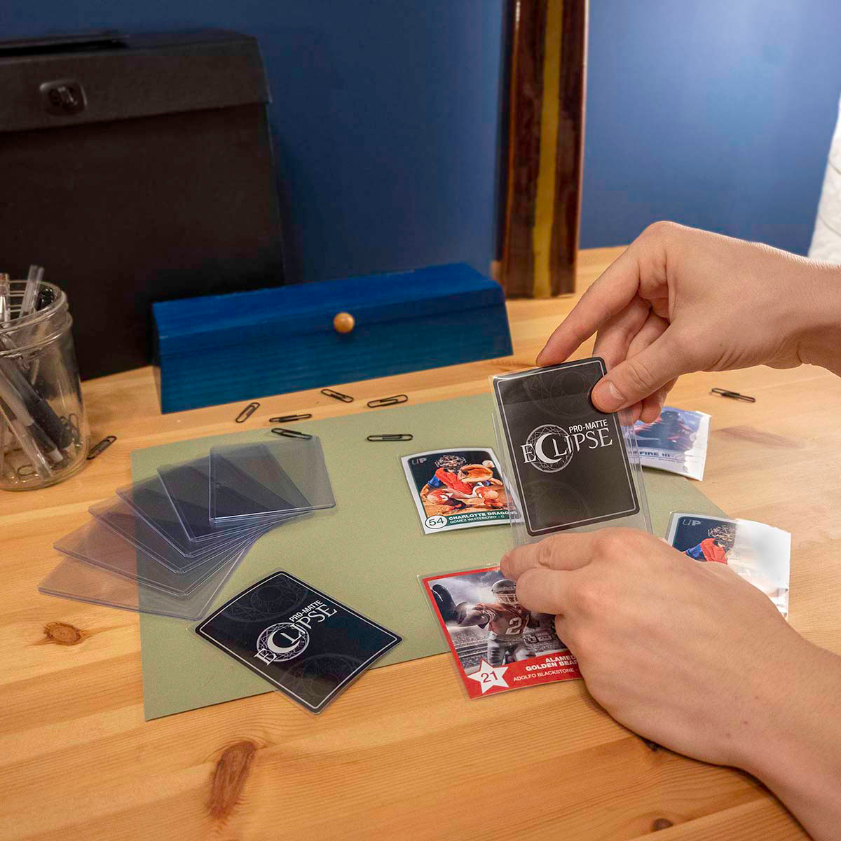 Ultra Pro Standard Card Sleeves Dark Blue (100 pack)
