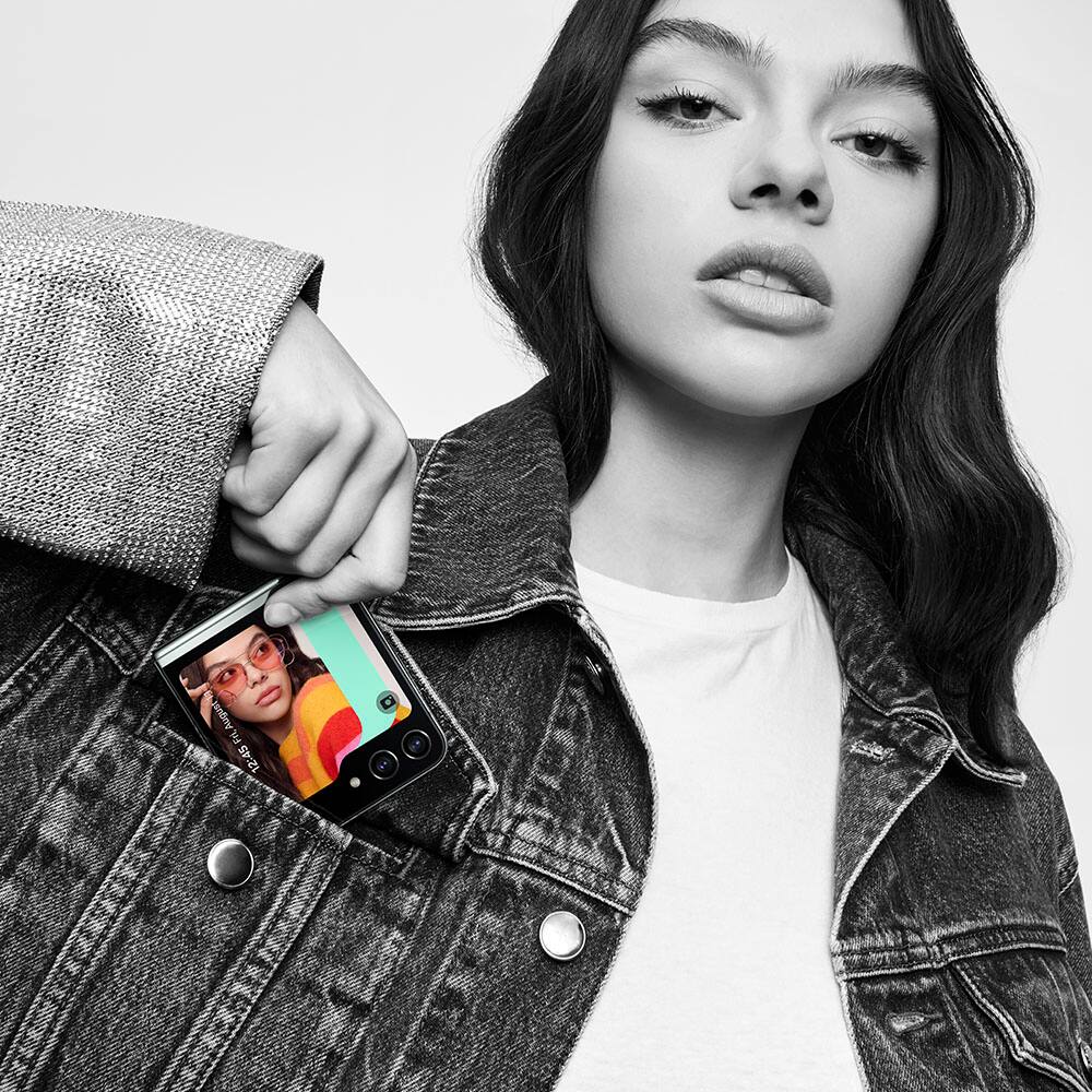 Alt View 15. Samsung - Galaxy Z Flip5 512GB (Unlocked) - Mint.