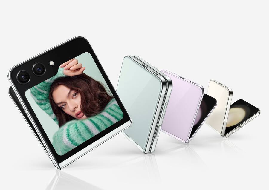 Samsung Galaxy Z Flip5 256GB (Unlocked) Cream SM-F731UZEAXAA Samsung Galaxy Z Flip5 256GB (Unlocked) Cream SM-F731UZEAXAA