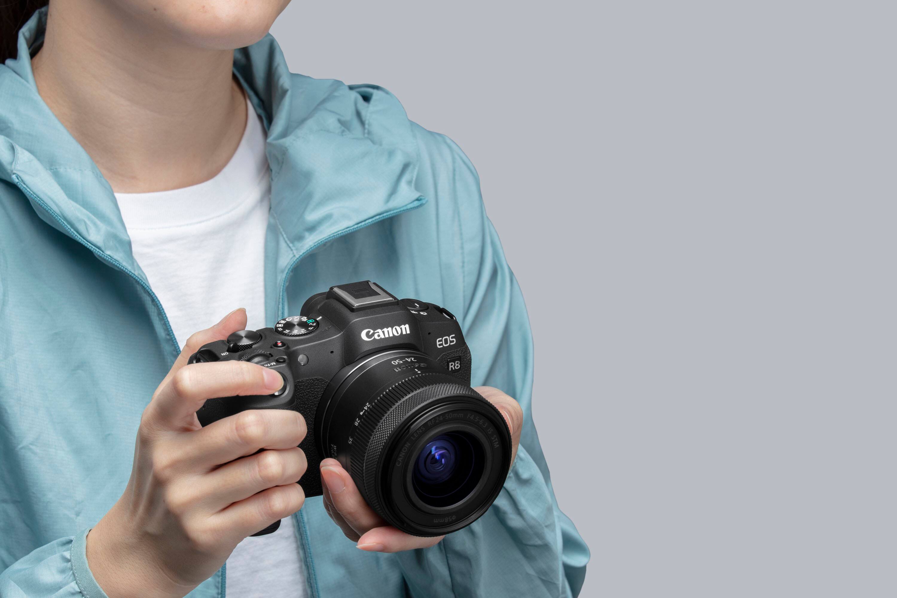 Alt View 22. Canon - EOS R8 4K Video Mirrorless Camera with RF 24-50mm f/4.5-6.3 IS STM Lens Content Creator Kit - Black.