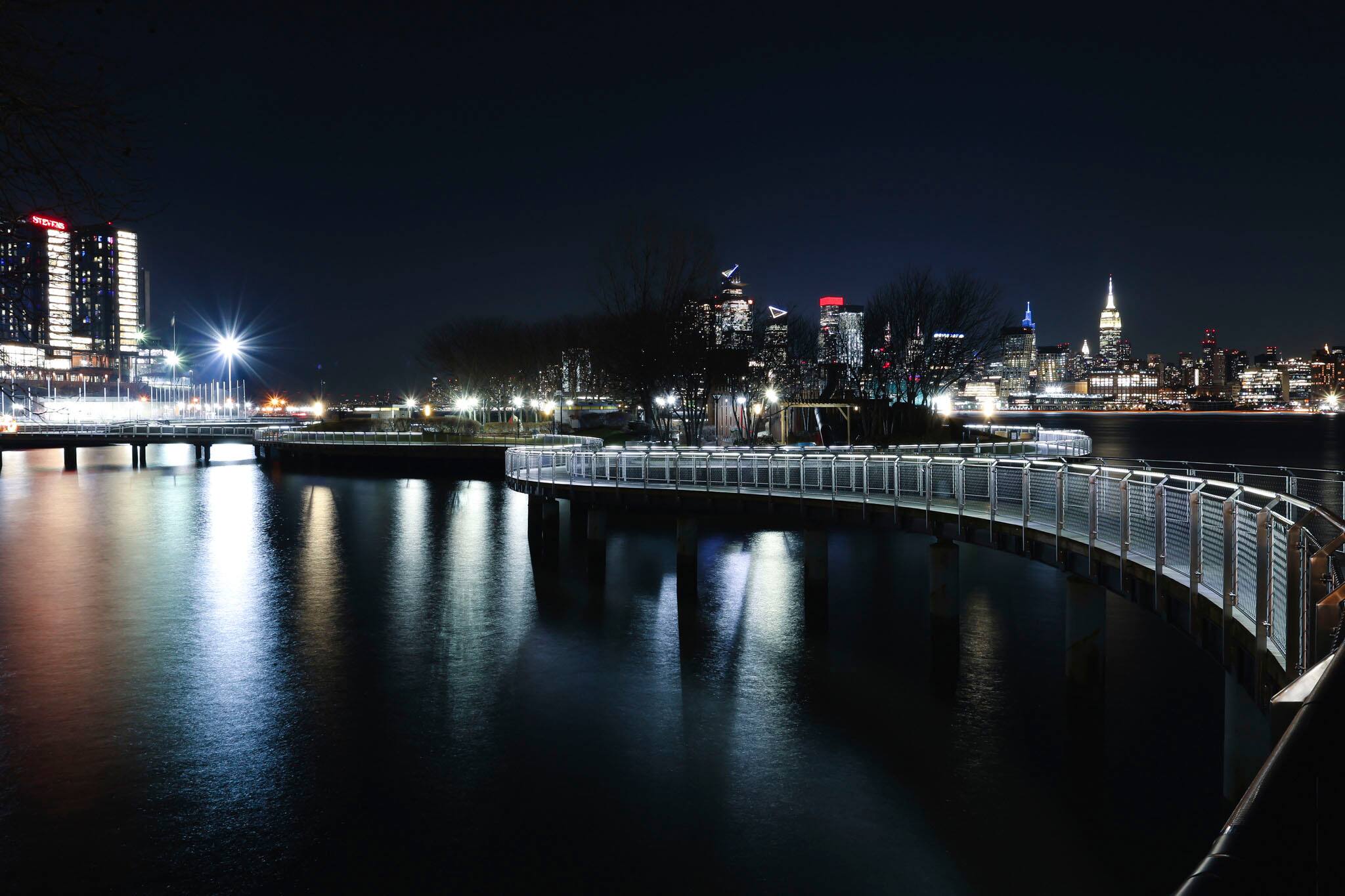 Alt View 33. Canon - EOS R8 4K Video Mirrorless Camera with RF 24-50mm f/4.5-6.3 IS STM Lens Content Creator Kit - Black.