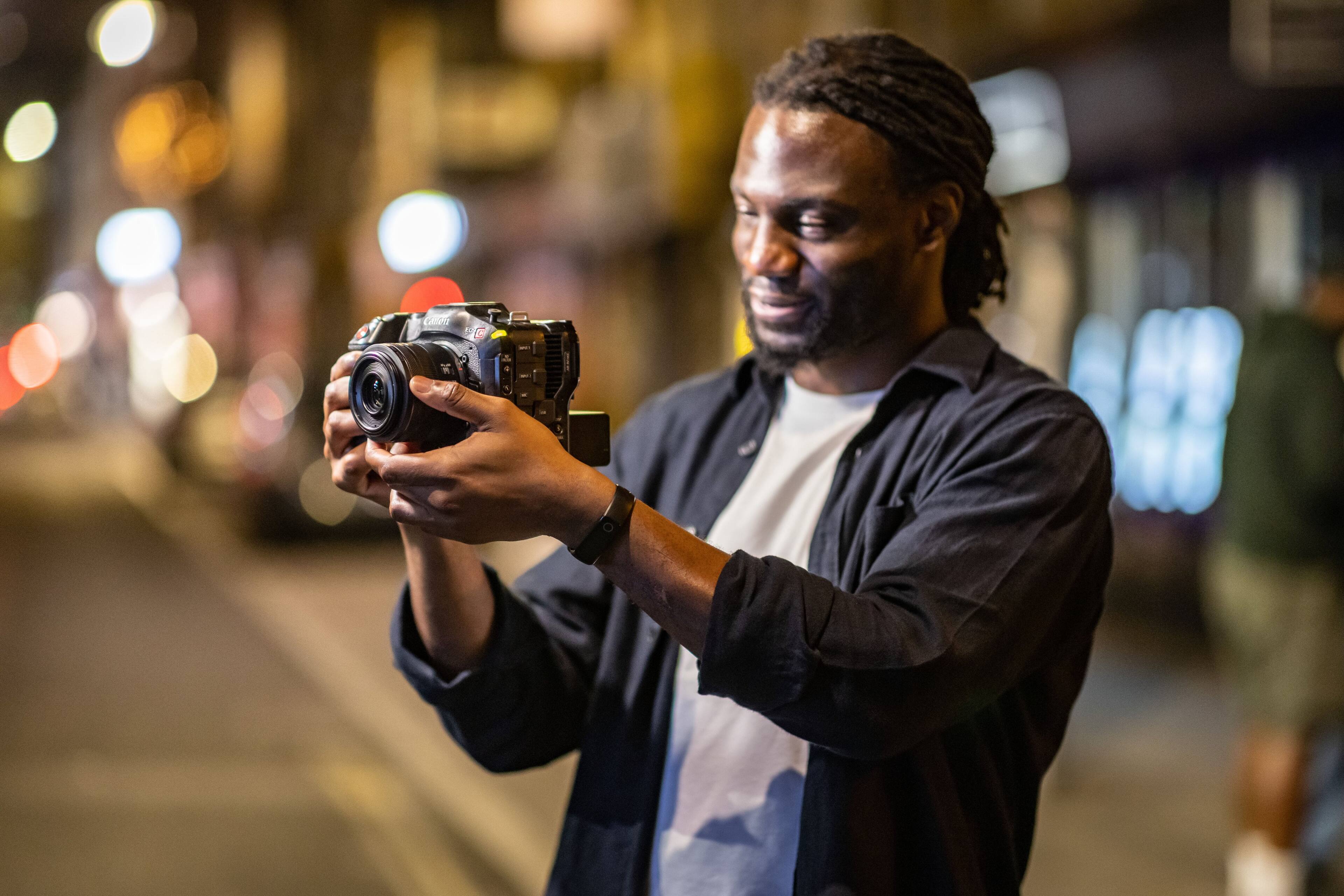 Alt View 32. Canon - EOS C70 4K Video Mirrorless Cinema Camera with RF 24-105mm f/4 L IS USM Lens - Black.