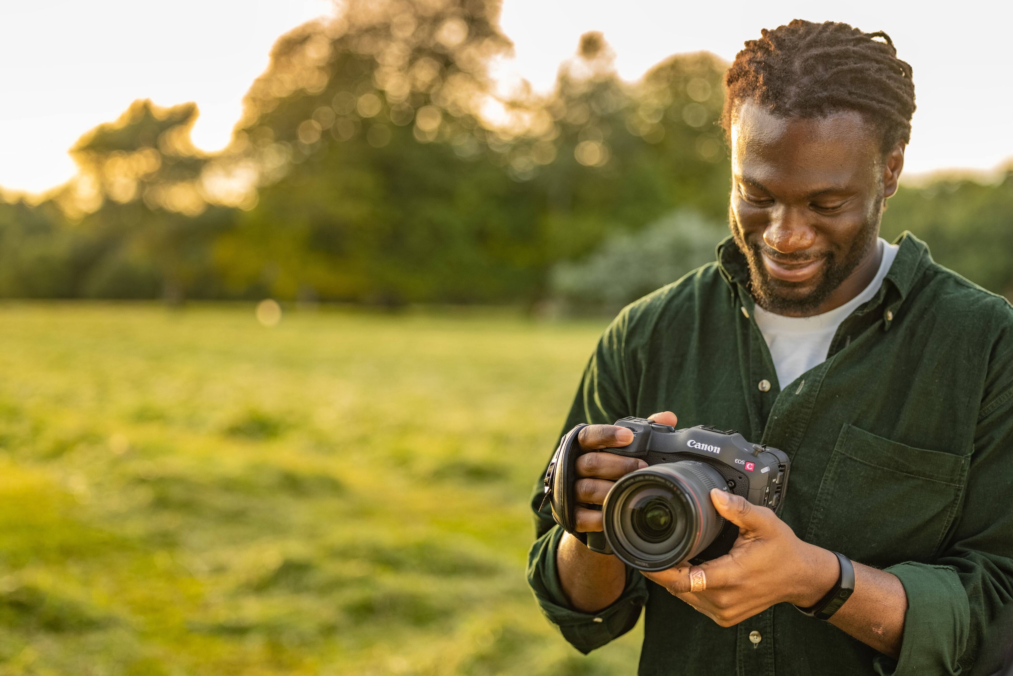 Alt View 40. Canon - EOS C70 4K Video Mirrorless Cinema Camera with RF 24-105mm f/4 L IS USM Lens - Black.