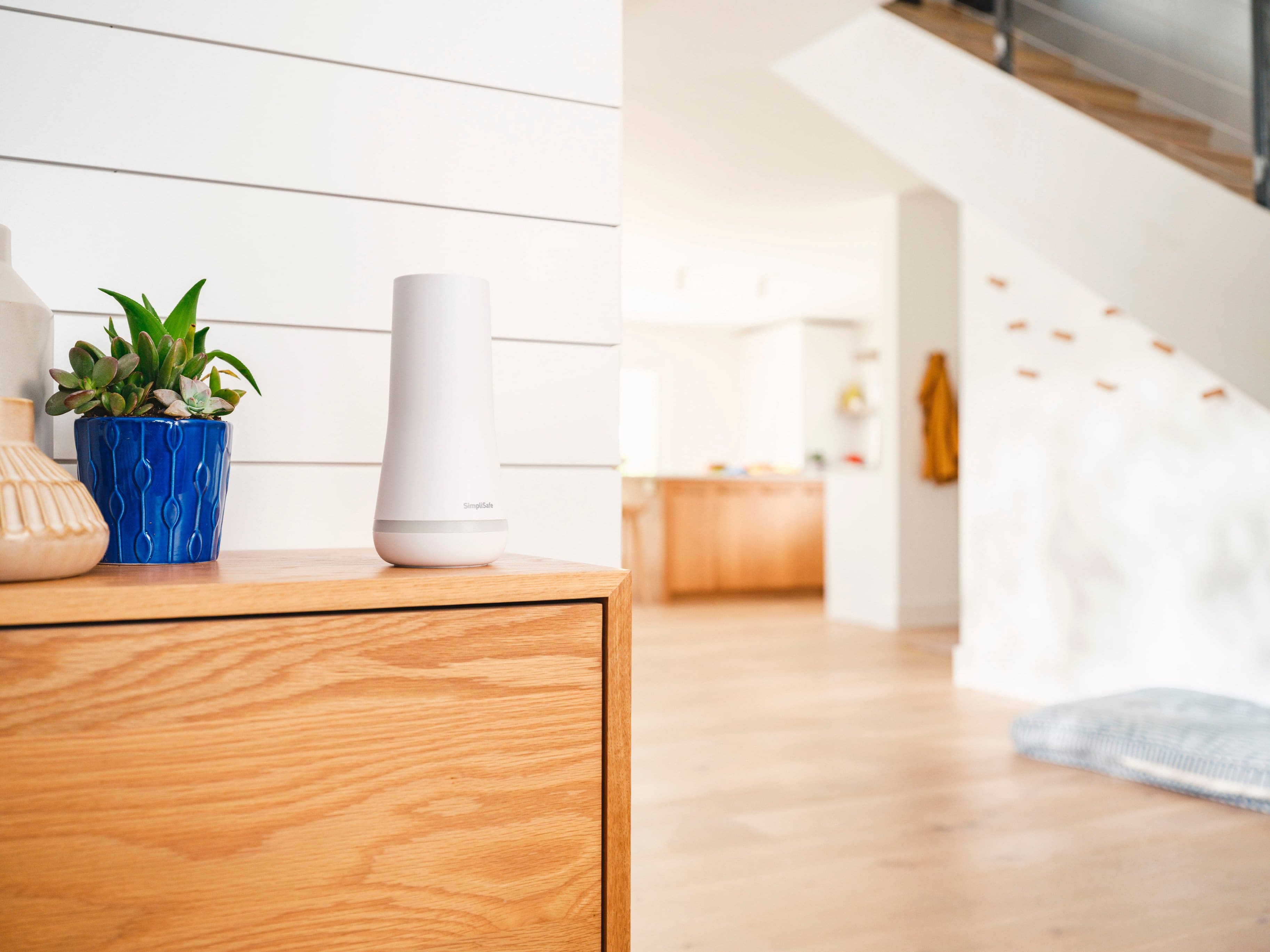 Left. SimpliSafe - Indoor Home Security System with Smart Alarm Wireless Indoor Camera 8-piece - White.