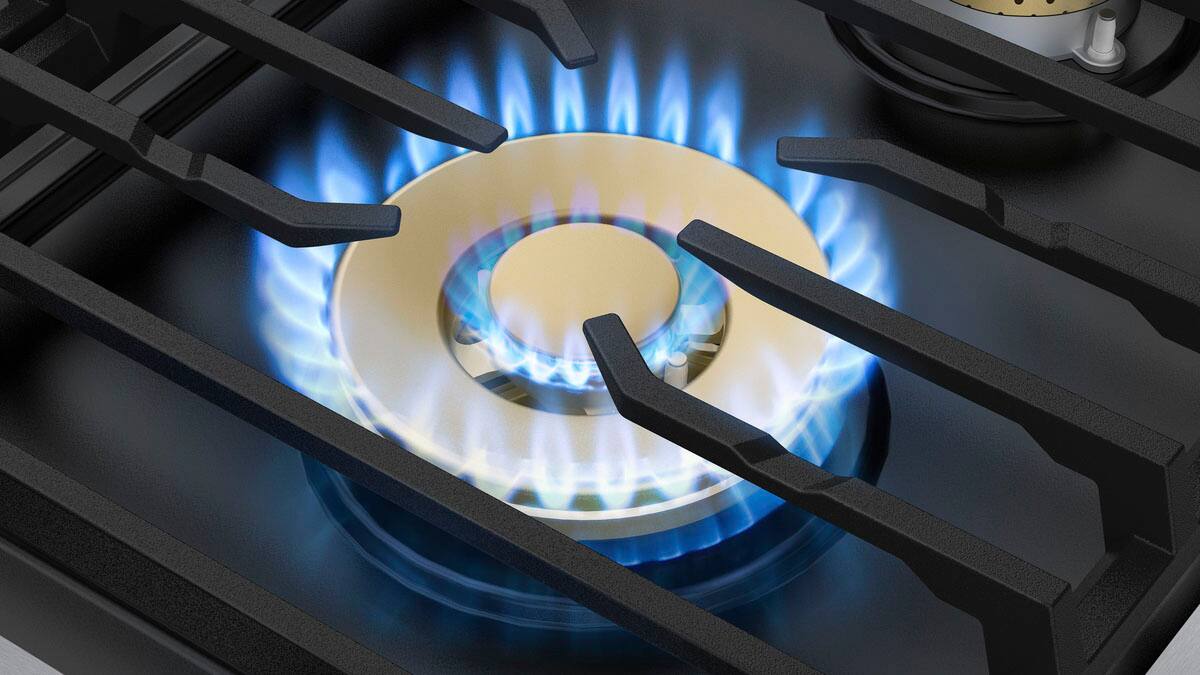 Alt View 15. Dacor - Transitional 6.3 Cu. Ft. Freestanding Dual Fuel Four-Part Pure Convection Pro-Range with GreenClean and Steam Assist - Silver Stainless Steel.