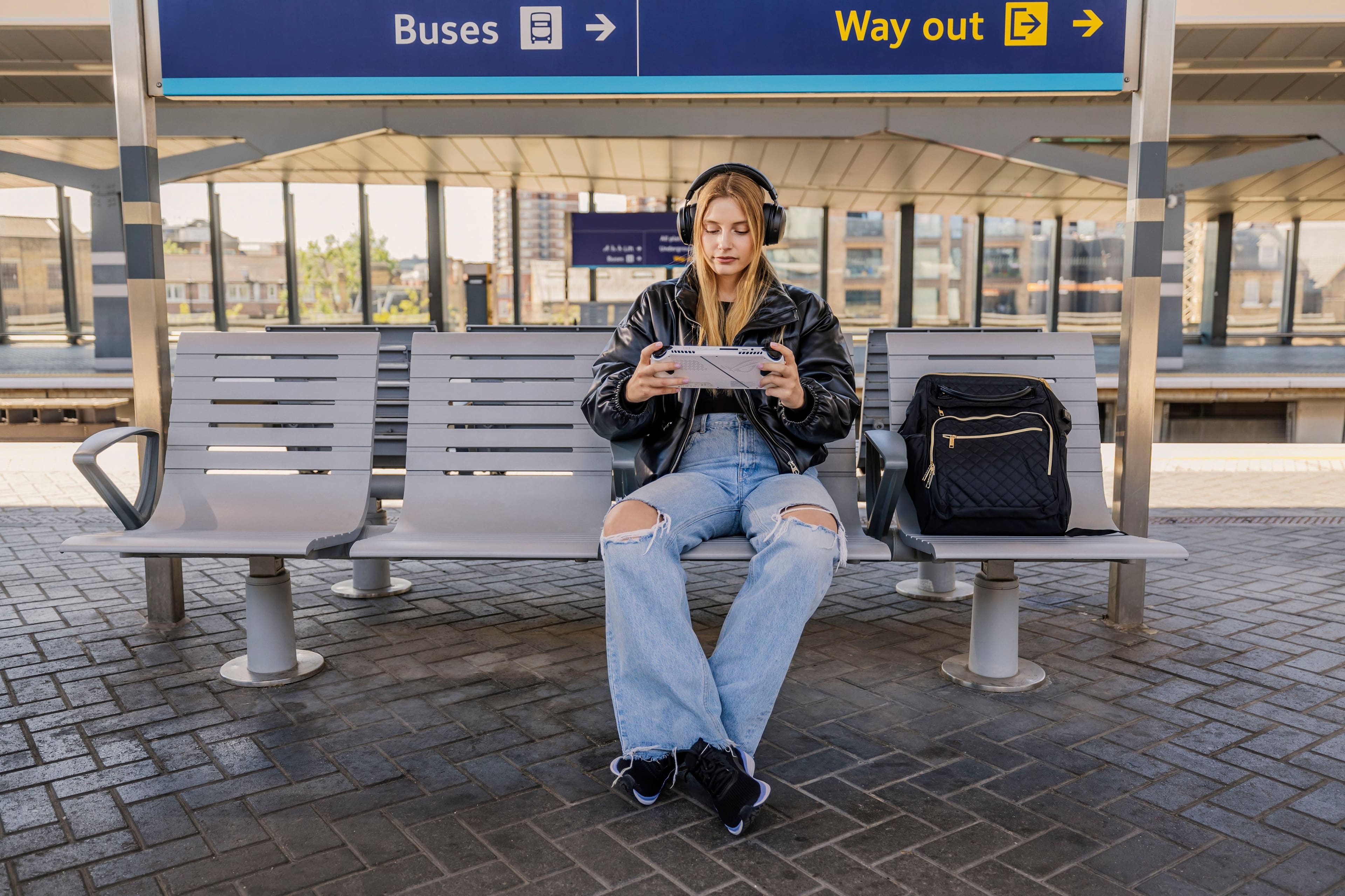 Alt View 19. WD - BLACK SN770M 2TB Internal SSD PCIe Gen 4 x4 M.2 2230 for ROG Ally and Steam Deck - Black.