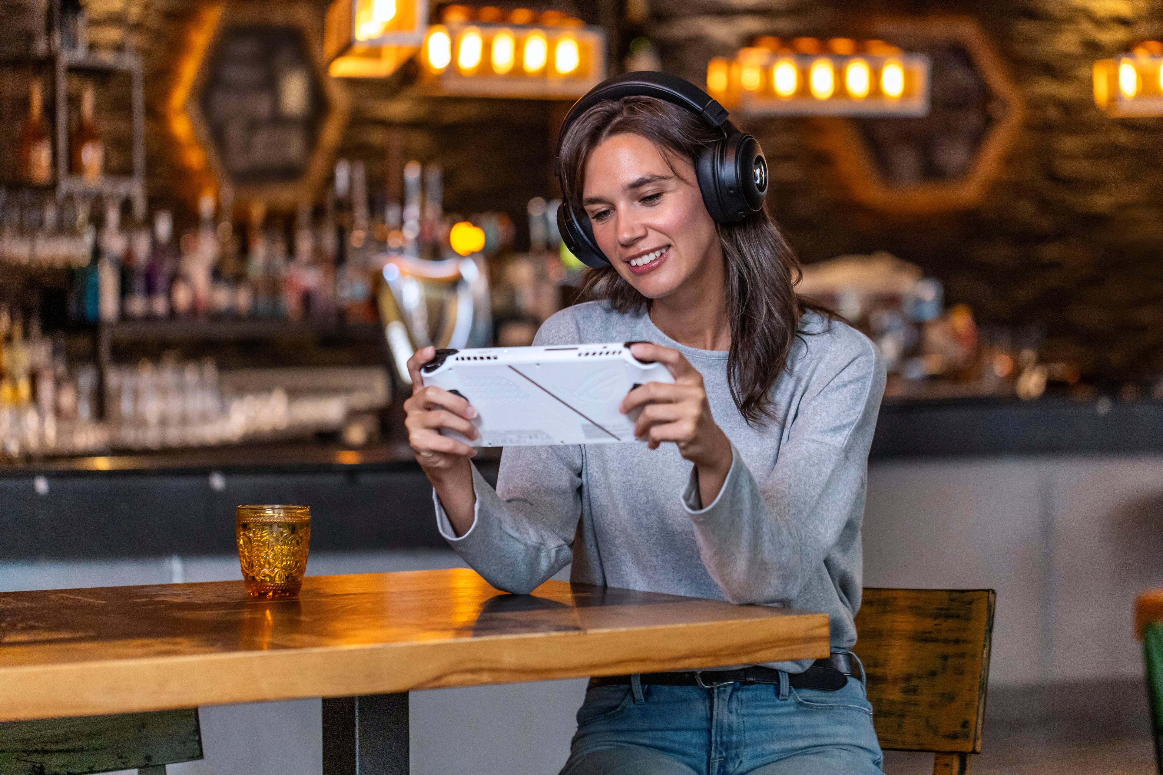 LACK SN770M WD | SN770M Digital. Works with PCle One notch slots only. Supercharge your handheld gaming device with speeds up to 5,150 MB/s [1TB and 2TB models]. Based on read speed, unless otherwise stated. 1MB/s = 1 million bytes per second. Based on internal testing; performance may vary depending on host device, usage conditions, drive capacity, and other factors.