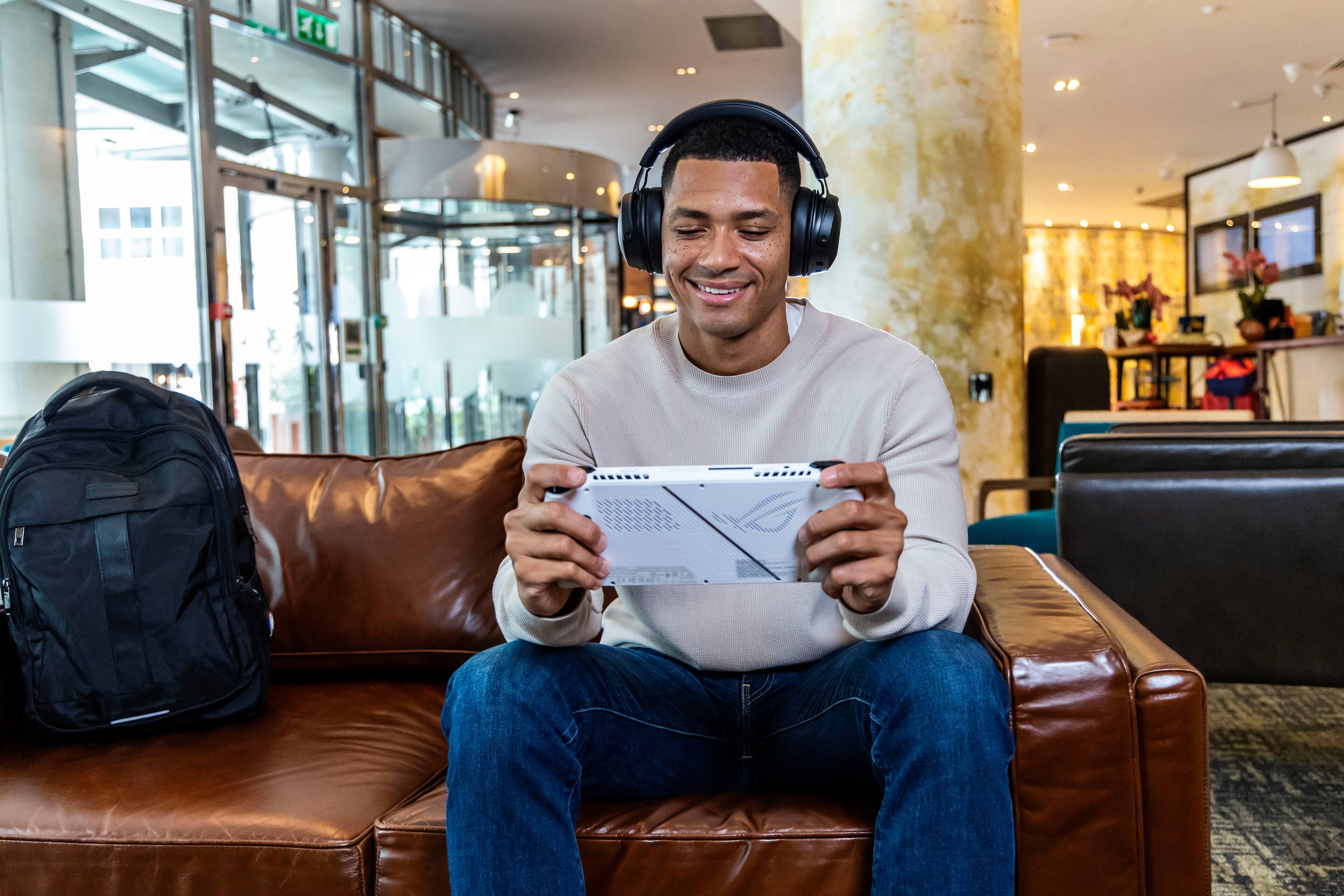 Alt View 27. WD - BLACK SN770M 1TB Internal SSD PCIe Gen 4 x4 M.2 2230 for ROG Ally and Steam Deck - Black.