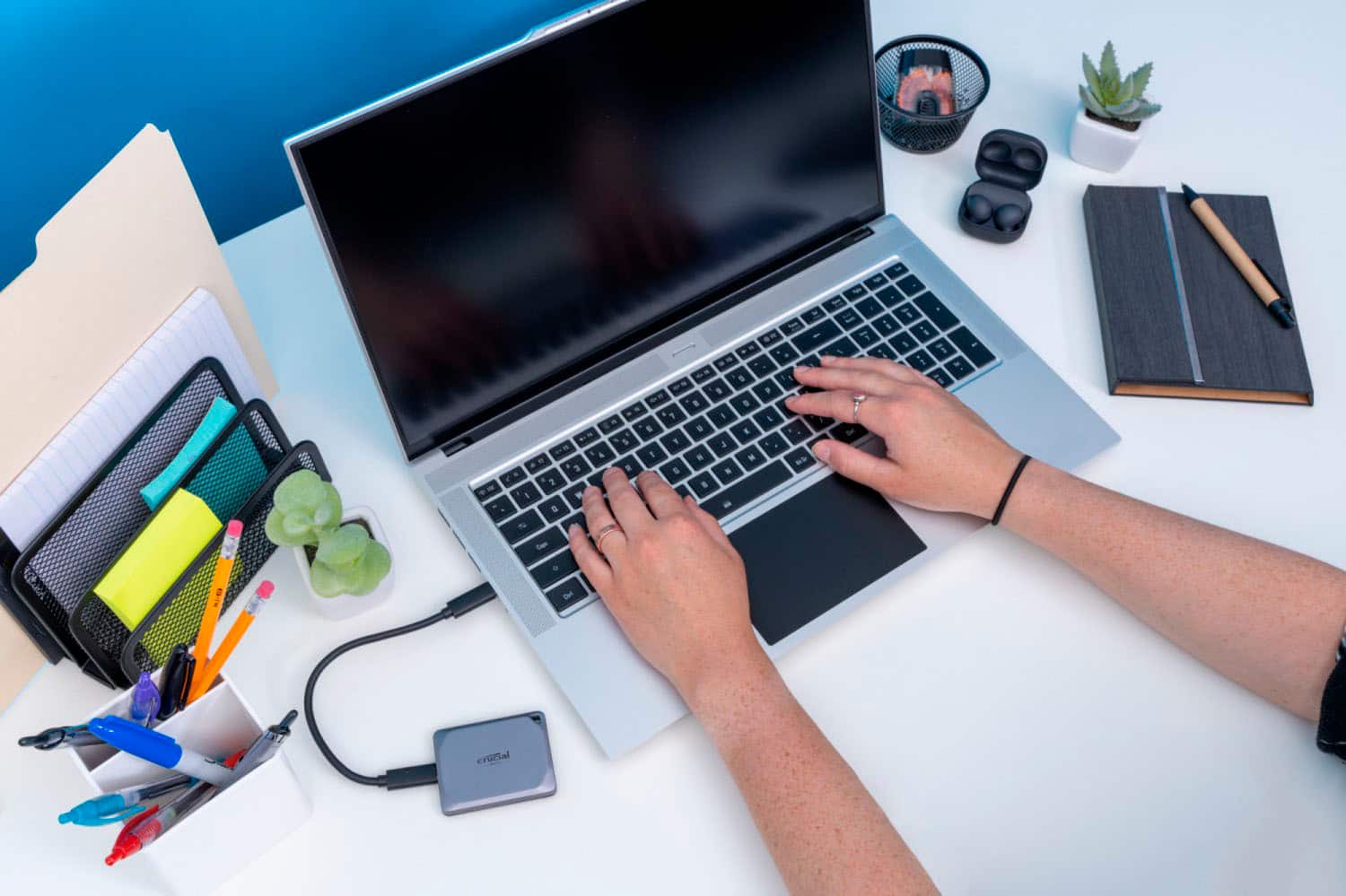 iPhone 15 ready Up to 4TB of storage for your RAW photos crucial | 0 J n - - - : PANO PORTRAIT PHOTO VIDLO ONEMATIC wi