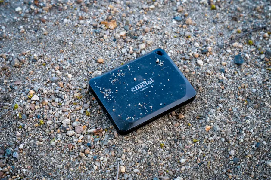 Alt View 21. Crucial - X10 Pro 2TB USB-C External SSD - Black.