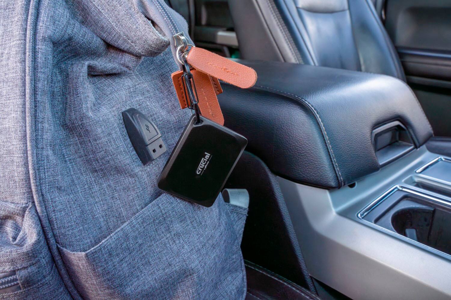 Alt View 23. Crucial - X10 Pro 1TB USB-C External SSD - Black.