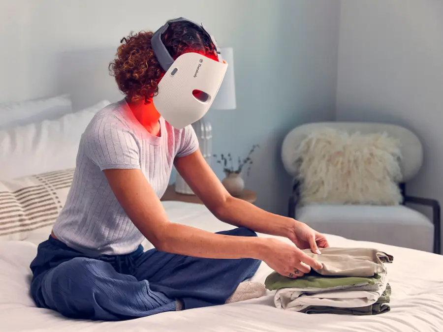 Protect + multitask Cordless, hands-free design and protective eye shields offer the ability to safely multitask during treatments. i d Therabody