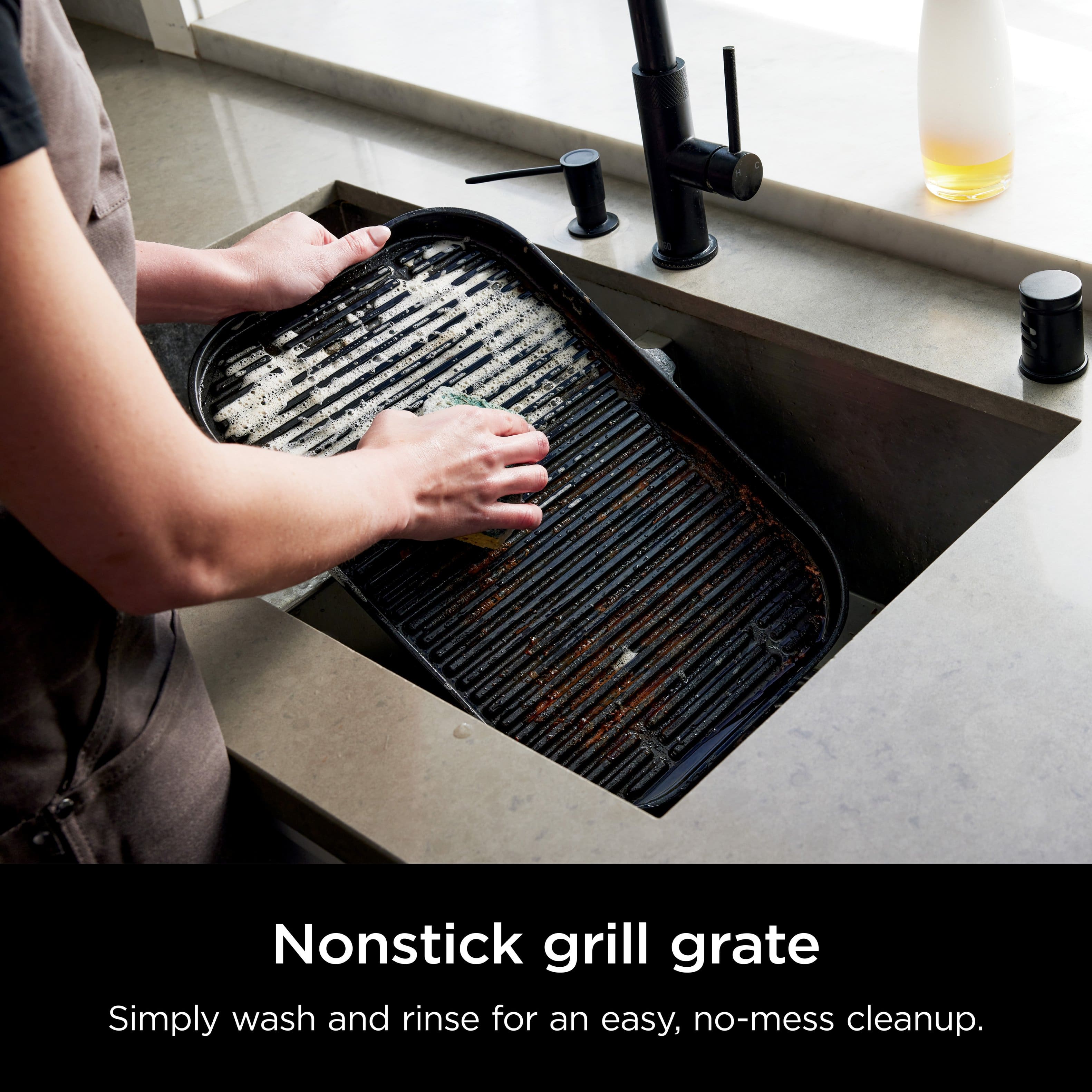 Nonstick grill grate. Simply wash and rinse for an easy, no-mess cleanup.