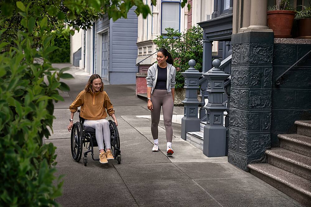 Alt View 4. Garmin - Venu 3S GPS Smartwatch 41 mm Fiber-reinforced polymer - Stainless Steel and Sage Gray.