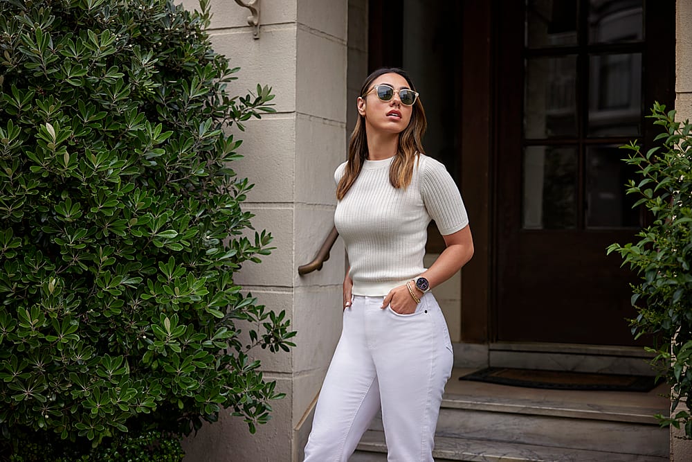 Alt View 3. Garmin - Venu 3S GPS Smartwatch 41 mm Fiber-reinforced polymer - Stainless Steel and Ivory.