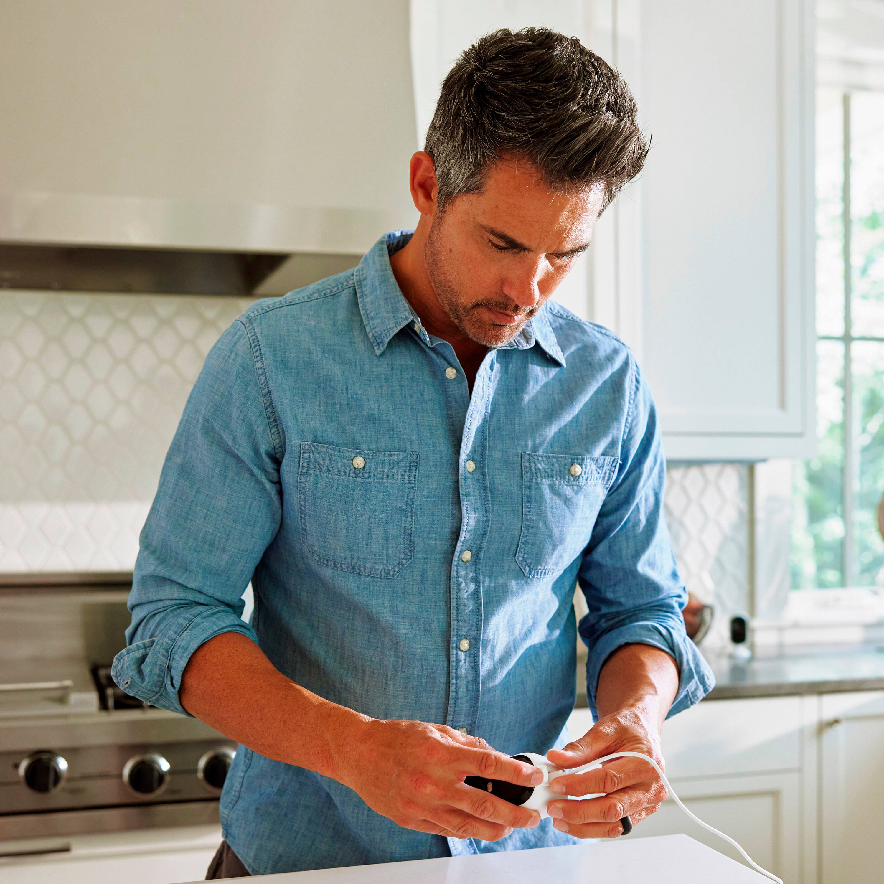 Rechargeable Battery: Easy DIY installation with wire-free setup and mount.