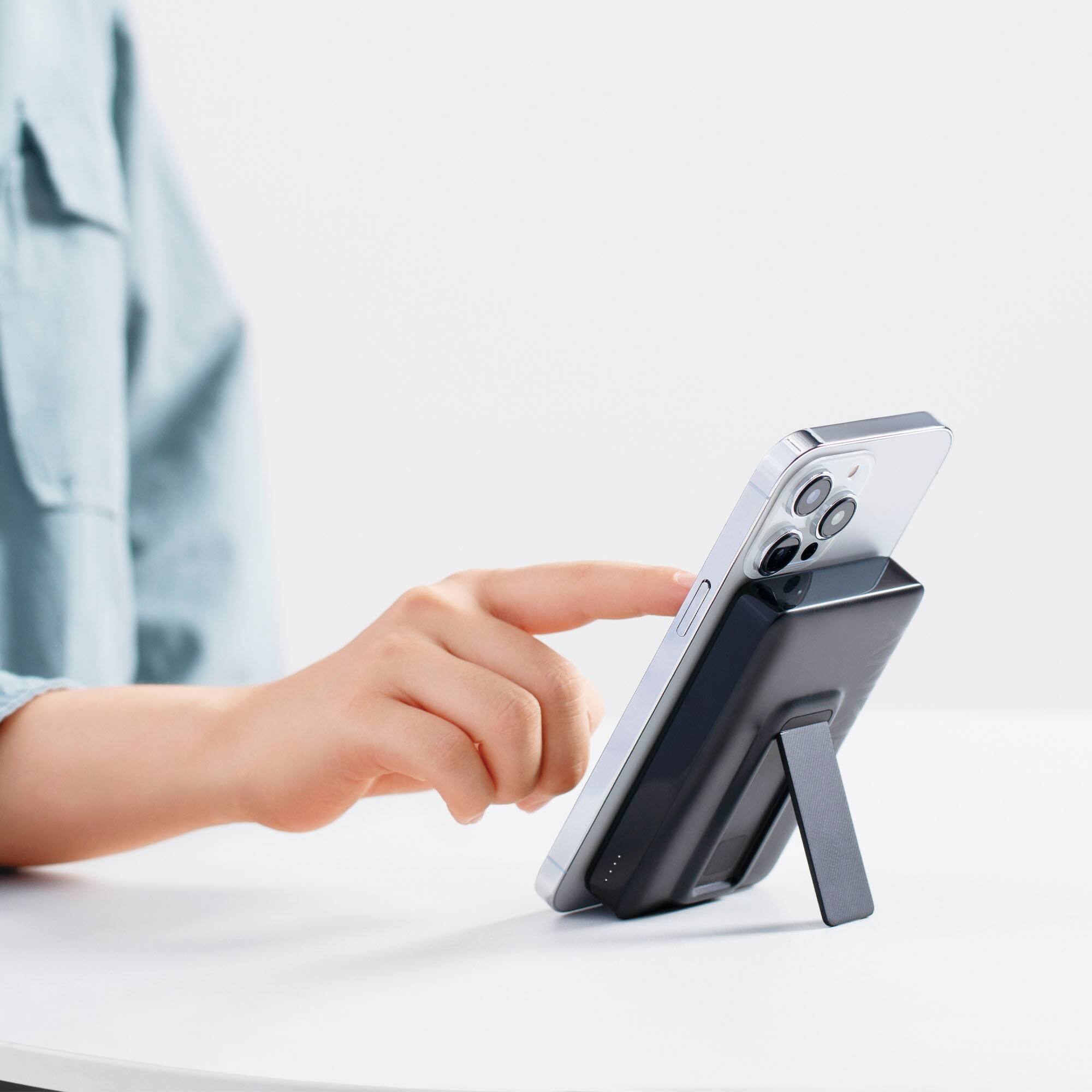 Save on Anker – MagGo Magnetic Power Bank with Kickstand @ BestBuy Save on Anker – MagGo Magnetic Power Bank with Kickstand @ BestBuy