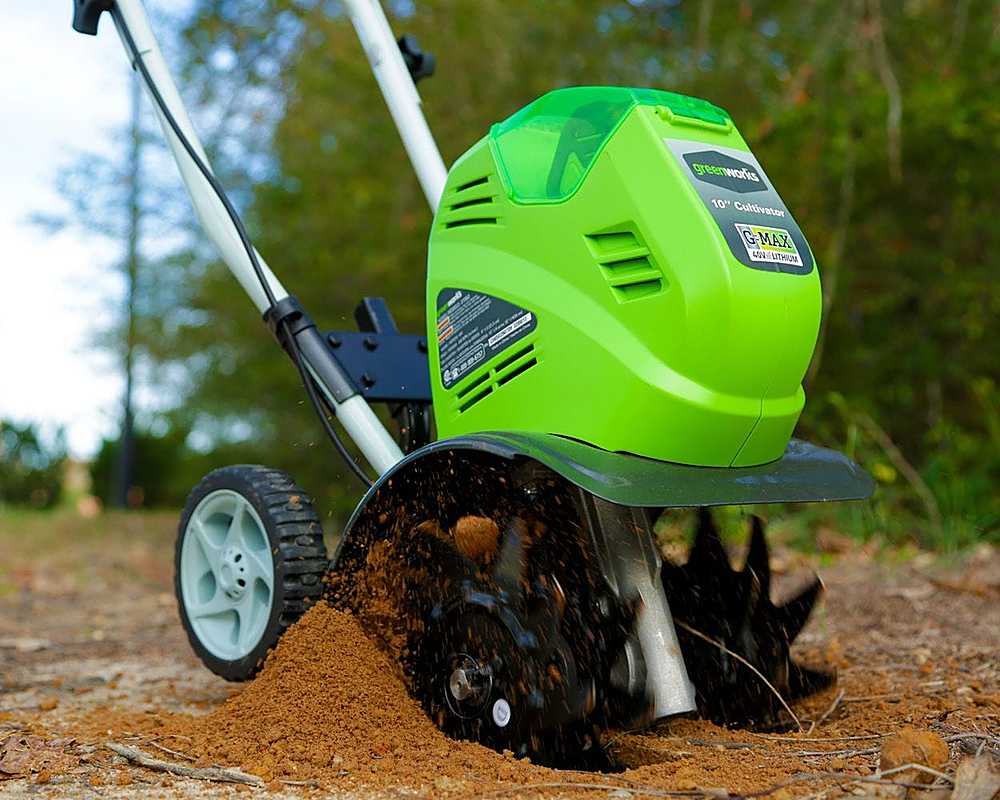 Angle View: Greenworks 80V Earth Auger with Auger Bit with 4Ah Battery and Rapid Charger