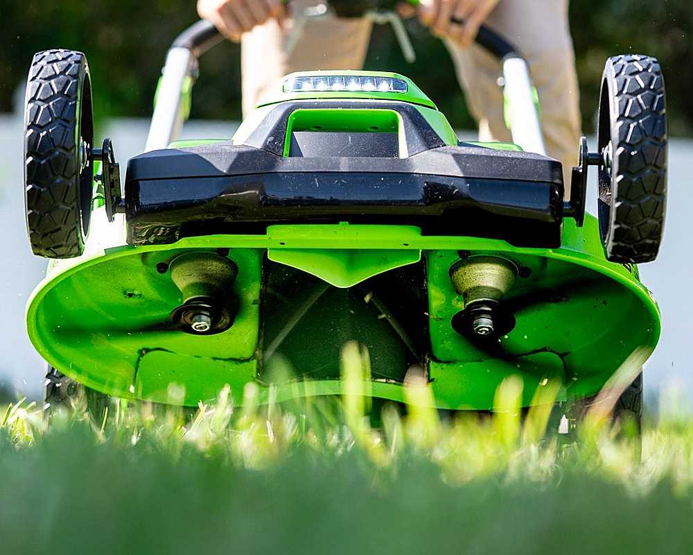 Left. Greenworks - 25" Dual Blade Replacement Blade Set - Black.