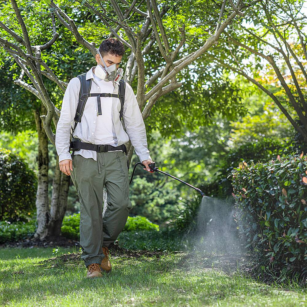 Alt View 1. Greenworks - 80V 4 Gallon Backpack Sprayer with 2Ah Battery & Charger - Green.