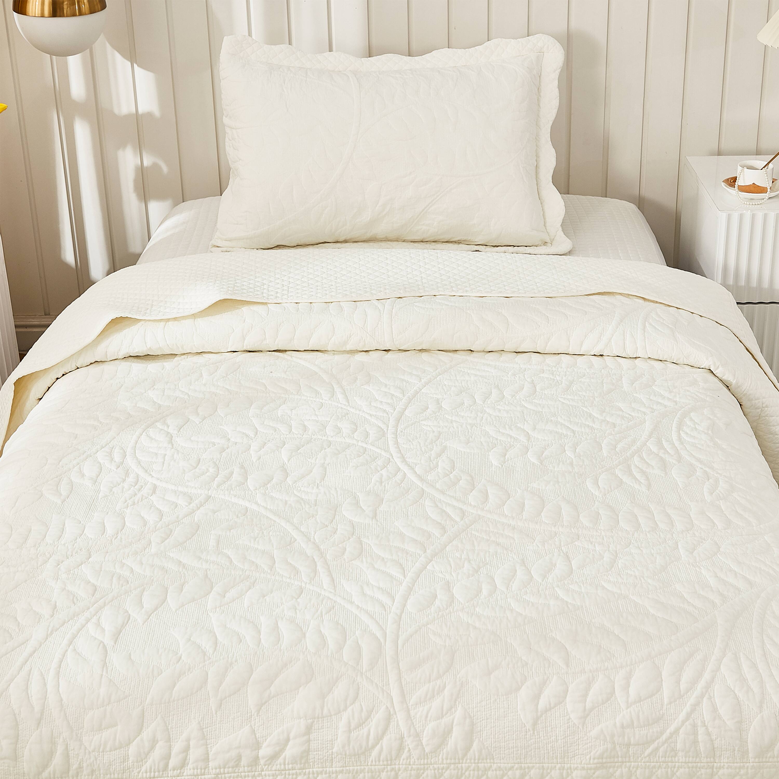 Angle. MarCielo - Marcielo 2/3 Piece 100% Cotton Oversized Bedspread Lightweight Quilt Set - Soft White.